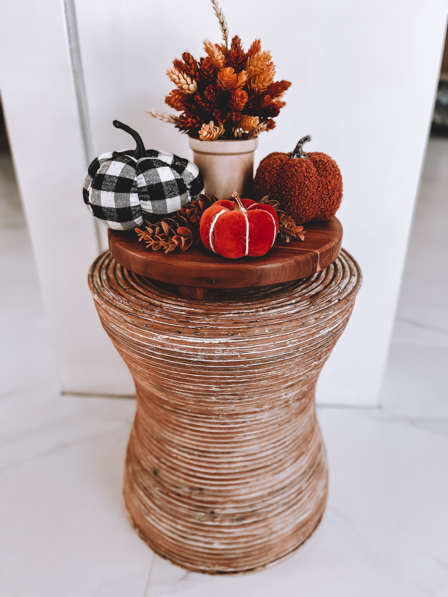Fall decor, fall home decor, fall table decor, pumpkin decor, fall candle, coffee table tray, wood tray, flower arrangement fall, autumn decor, neutral fall decor


#LTKhome #LTKunder50 #LTKSeasonal