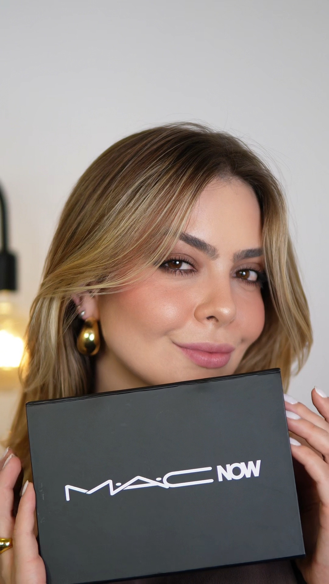 Obcecadaaaa com os nudes de Mac cosméticos, qual seu favorito? 

Contorno Labial - Cor: Cool Spice
Batons: Folio, Yash, Iconic Photo, Whirl 