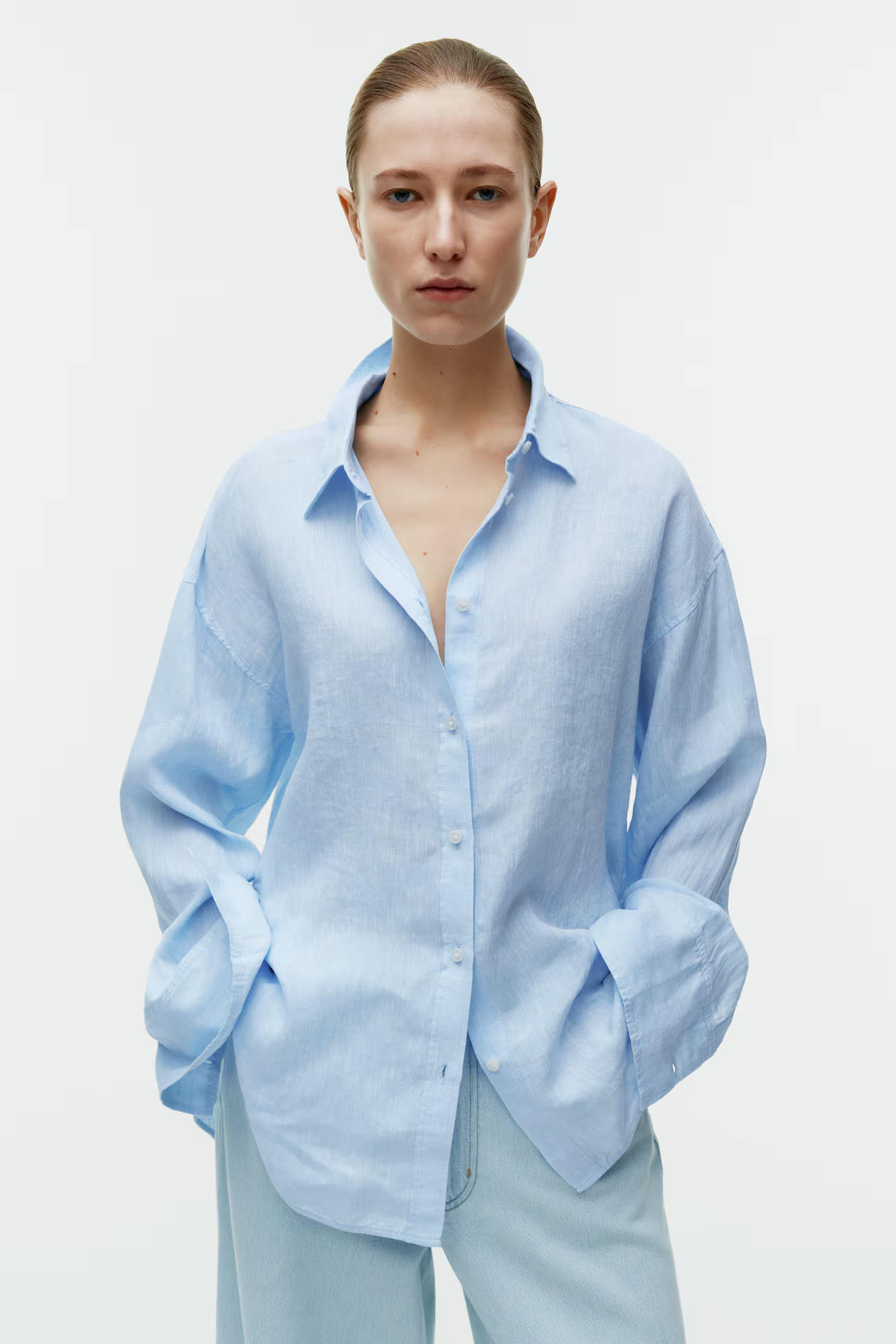 Loose Linen Shirt - Long sleeve - Regular length - Light Blue - Ladies | H&M GB | H&M (UK, MY, IN, SG, PH, TW, HK)