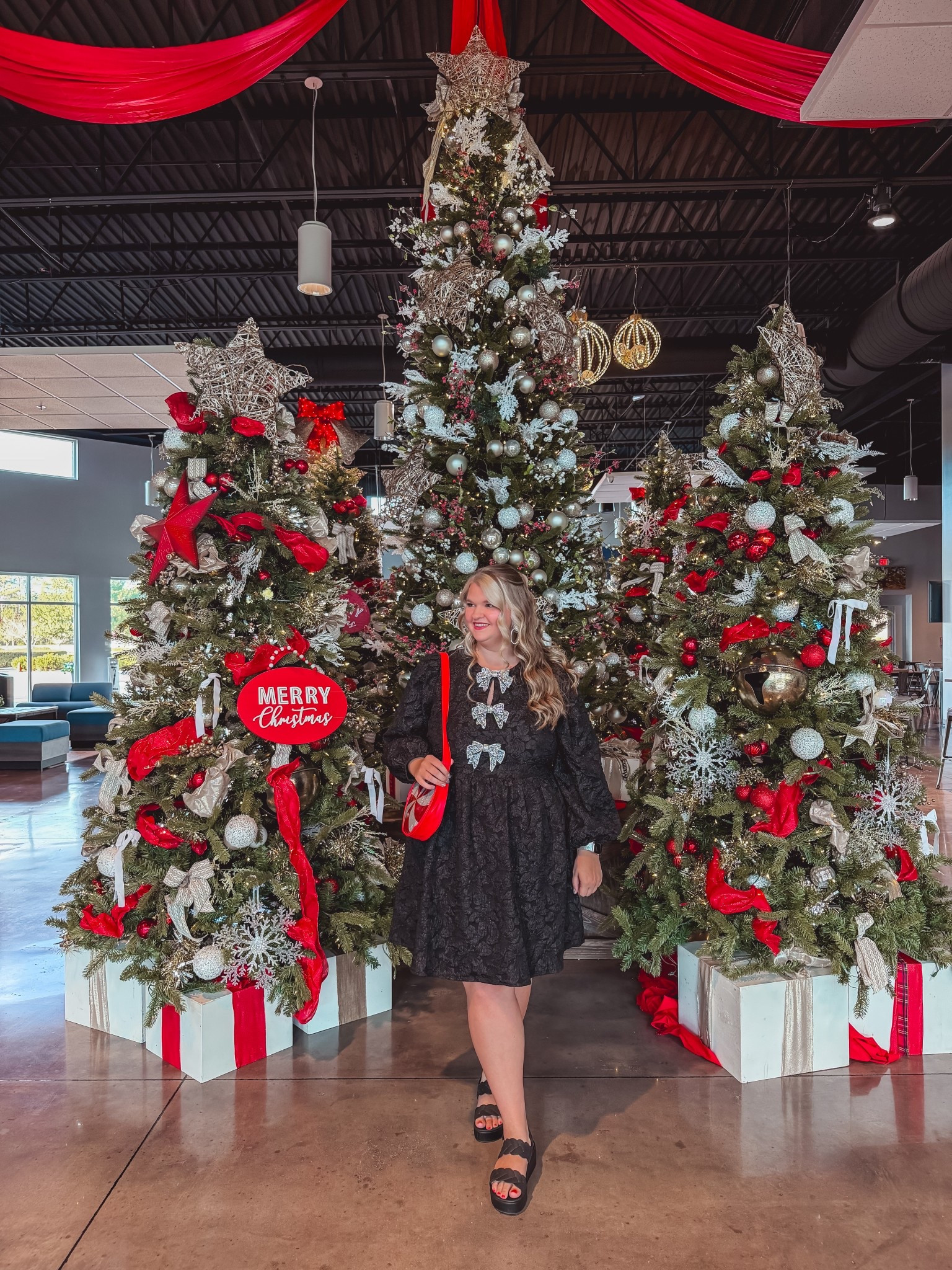 Merry Christmas!🎁 wearing 2x

#LTKHoliday #LTKPlusSize #LTKMidsize