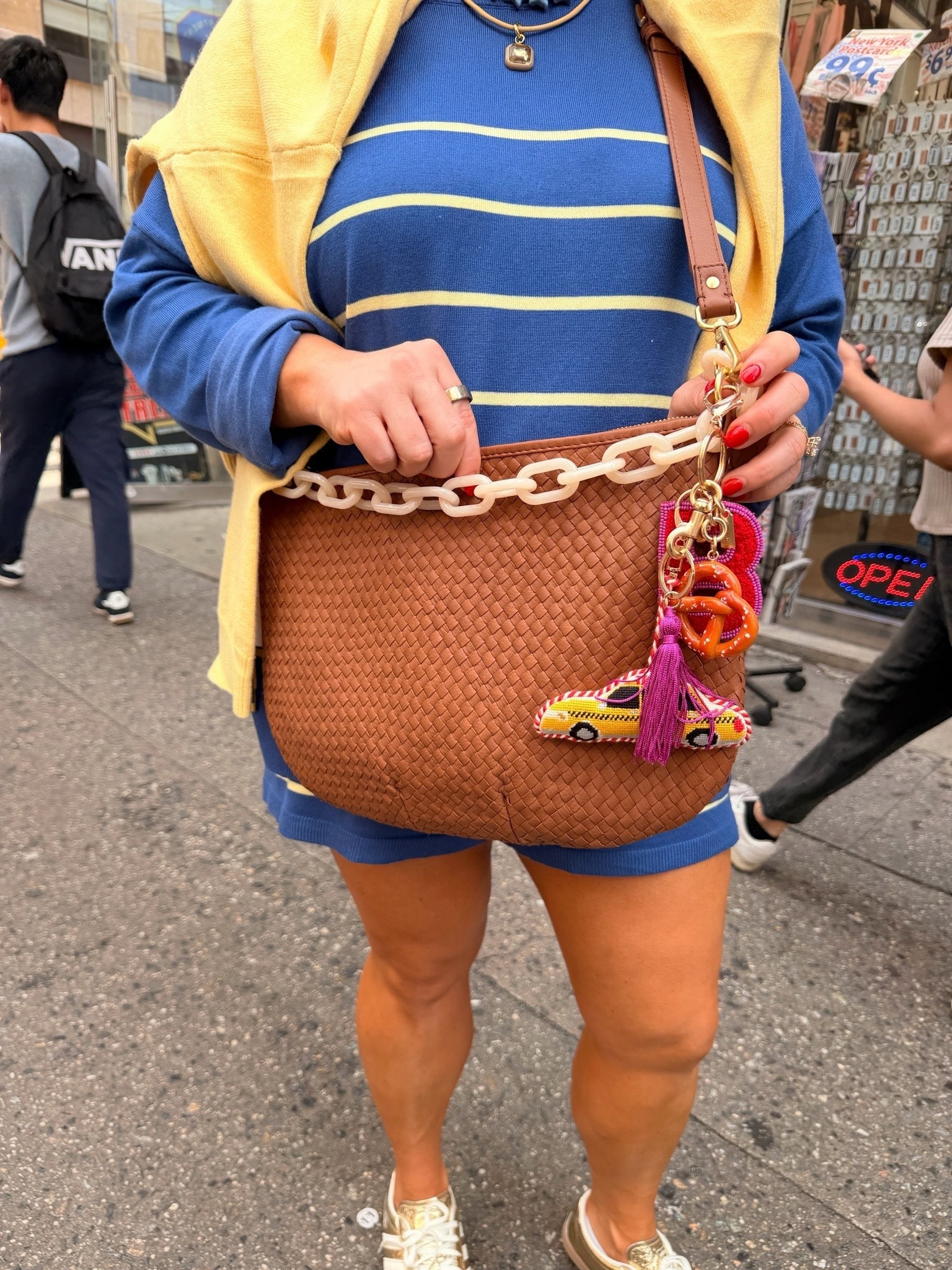 The cutest bag ever! I’m obsessed with this one. 💕✨

#LTKNYFW #LTKootd #LTKgrwm