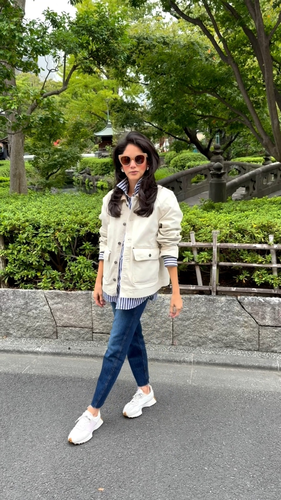 Barn jacket, oversized striped shirt, cropped jeans, sneakers.