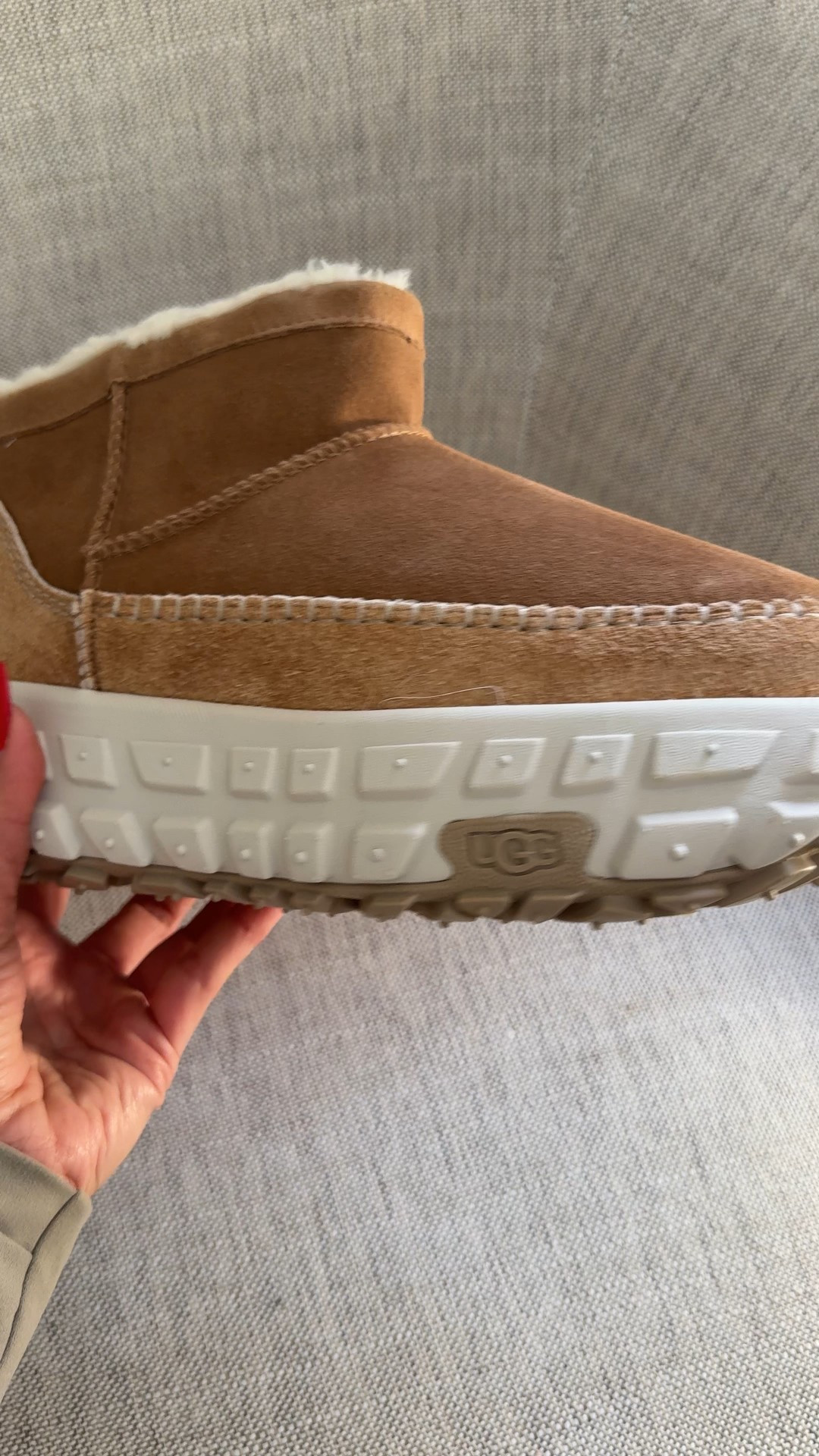 Ugg Venture Daze
Unisex sizing which is different than most brands. This is a men’s 9 and women’s 10. They do run true to your typical Ugg size.

#LTKShoeCrush #LTKFindsUnder100 #LTKGiftGuide