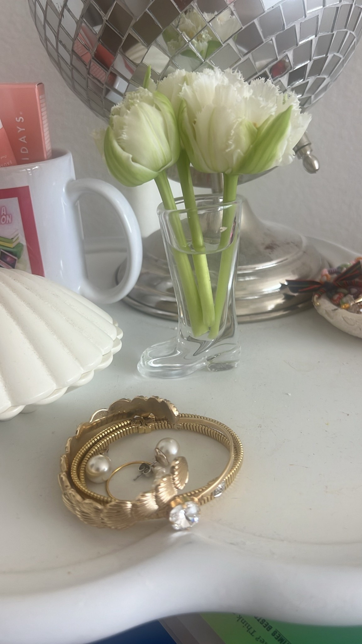 Shello! 🐚 ✨
… the new version of this cuff (by same retailer - looks very similar) just dropped! Currently under $20, I wear mine constantly! 



#LTKSaleAlert #LTKMothersDay