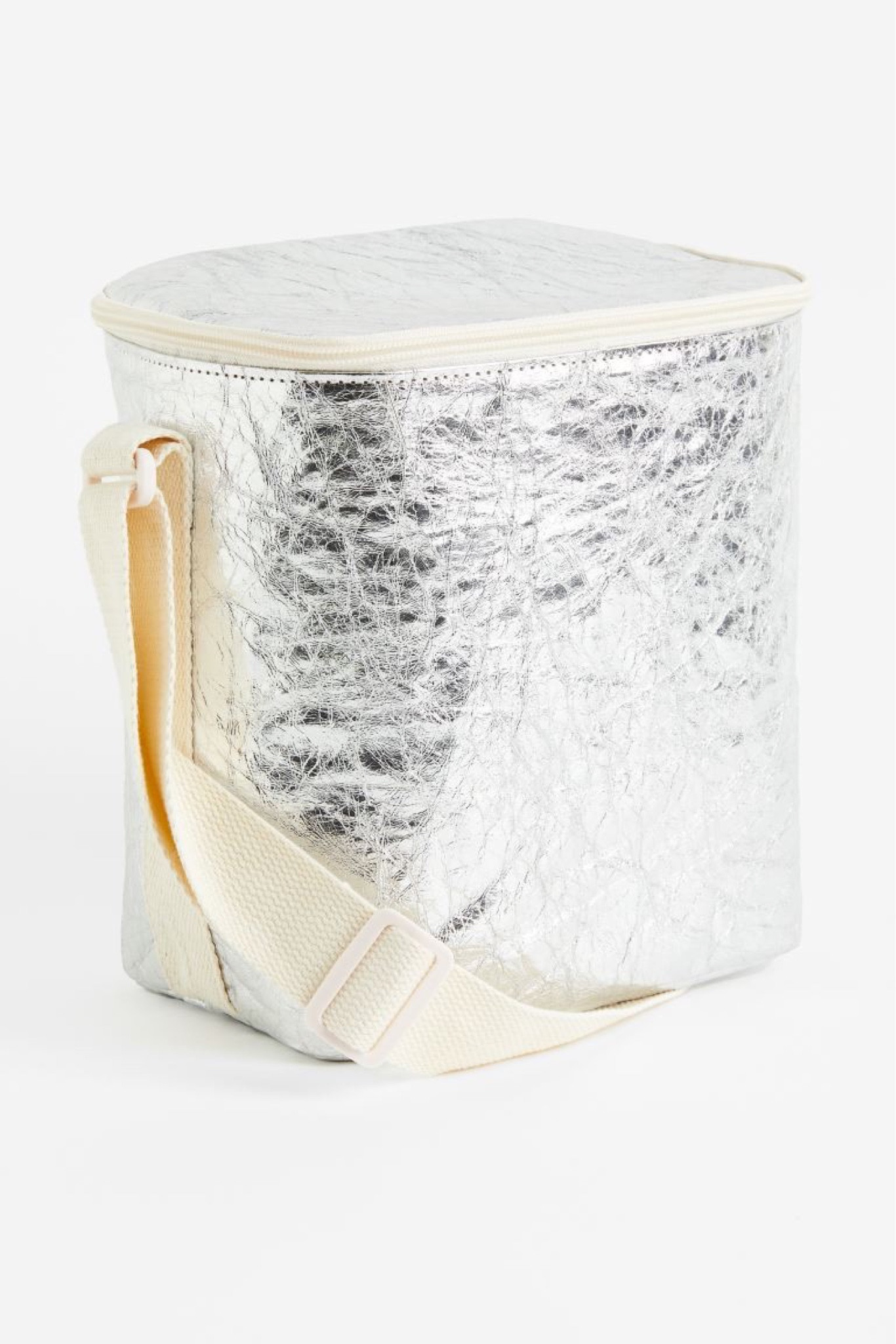 The cutest cooler for lunch at work or lunch on the beach. Pack up a picnic in style 🤍💃🏼

#LTKunder50 #LTKtravel #LTKhome