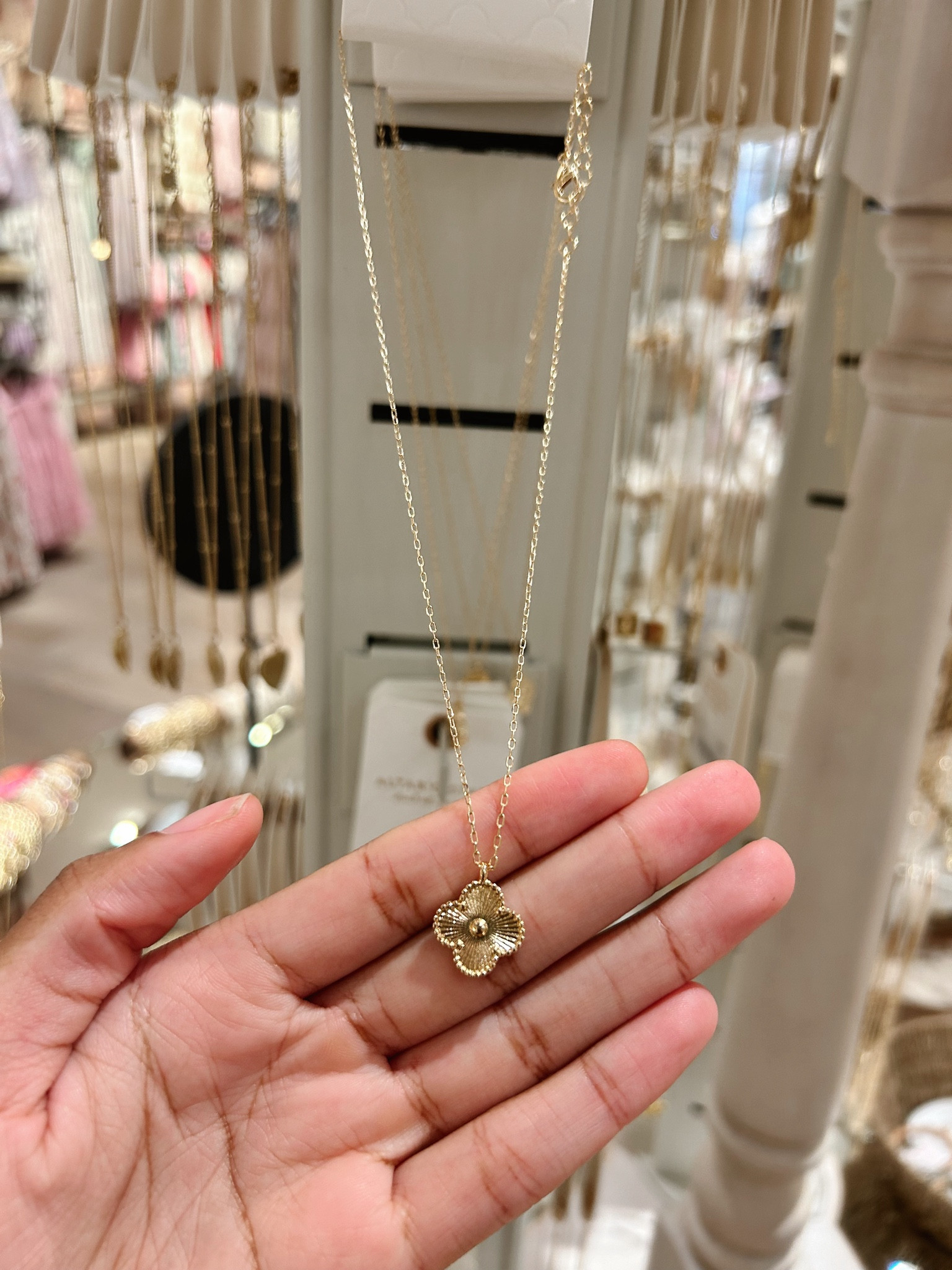 Clover charm necklace/van cleef dupe 

#LTKbeauty #LTKfindsunder50 #LTKstyletip