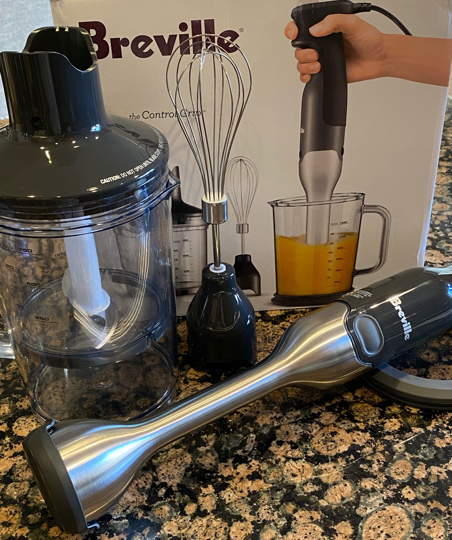 Best inmersión blender in the market the Breville Control Grip Immersion 
Blender.

#inmersionblender #cookingtools #kitchenfind #Amazonfind #keepcooking #yiselkitchen

#LTKhome #LTKGiftGuide #LTKFind