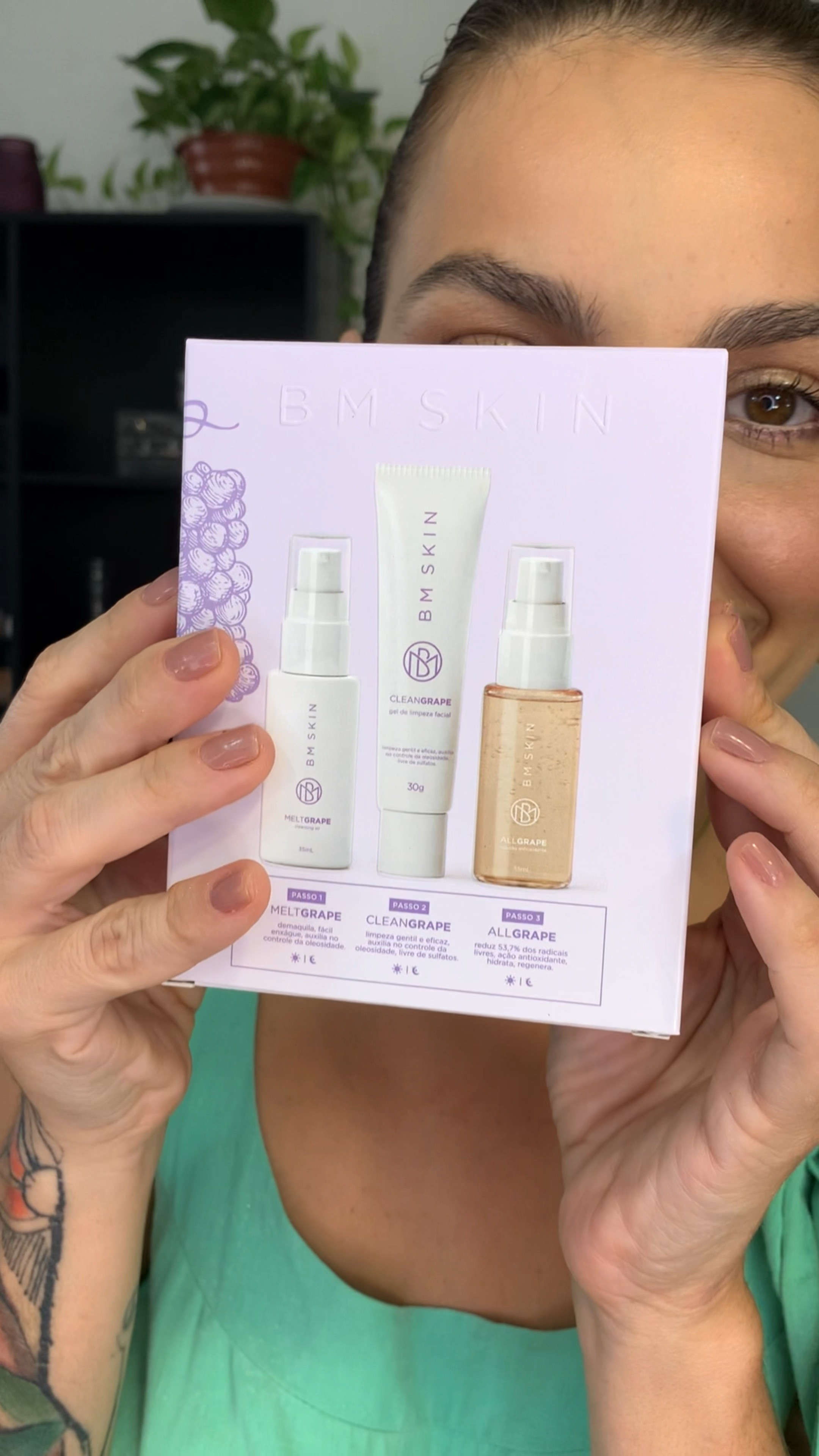 Kit de skincare versão mini pra viagem ! 3 bebês lindos :
*Melt Grape - demaquila, fácil enxágue e auxilia no controle da oleosidade 
*Clean Grape - 2 passo da higienização 
* All Grape - reduz radicais livres, ação antioxidante , hidrata e revigora 

Um mimo !✨
#NatalLTK


#LTKGiftGuide #LTKbeauty #LTKbrasil