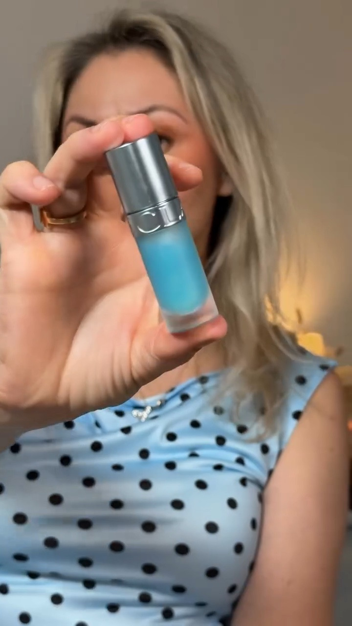 gifted by Clarins
Clarins Lip Oil Swatch Reveal. Must-Have Lip Oil Shades. 💙
@clarinsusa 
#lipoil #clarins #liptransformation #makeuphacks #beautyhacks skincare