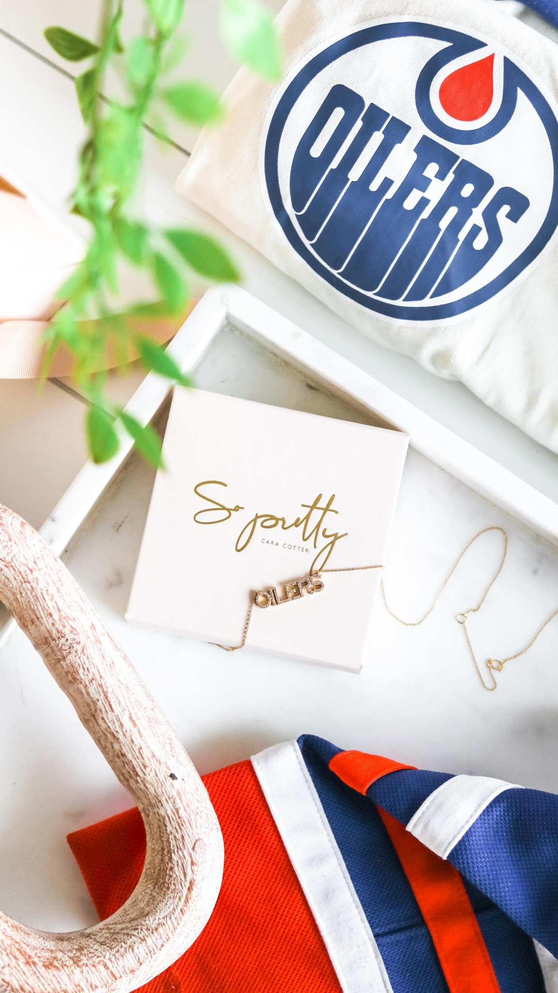 A moment for this gorgeous Edmonton Oilers NHL jewelry from So Pretty Cara Cotter - such a fab Christmas gift for the hockey loving girlies 

#LTKGiftGuide #LTKHoliday #LTKActive