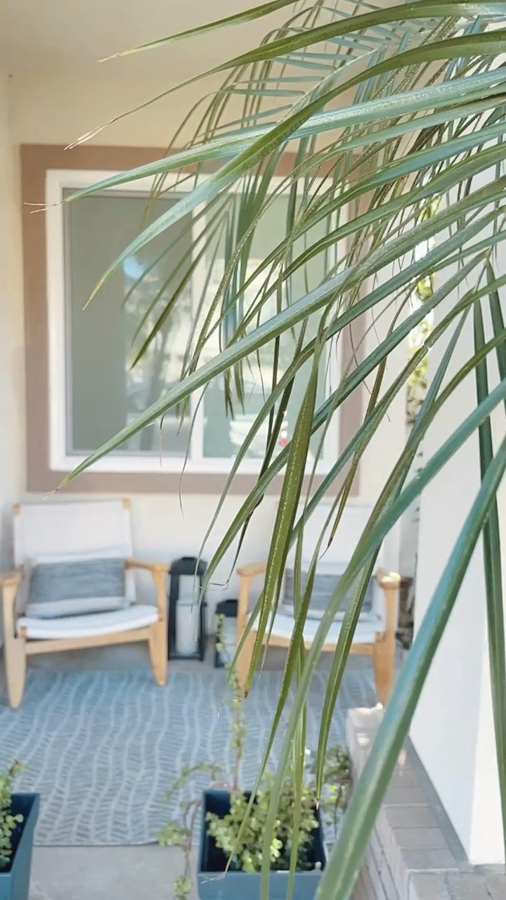 Small patio right next to the front door. 🙌🏻

#outdoorfurniture #patio #porch #balcony