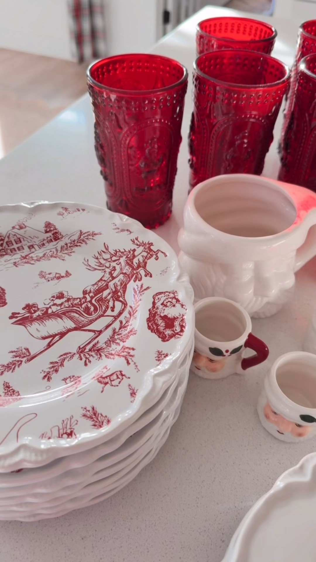 Christmas dishes
Santa dishes
Holiday dishes 

#LTKHoliday #LTKHome #LTKSeasonal