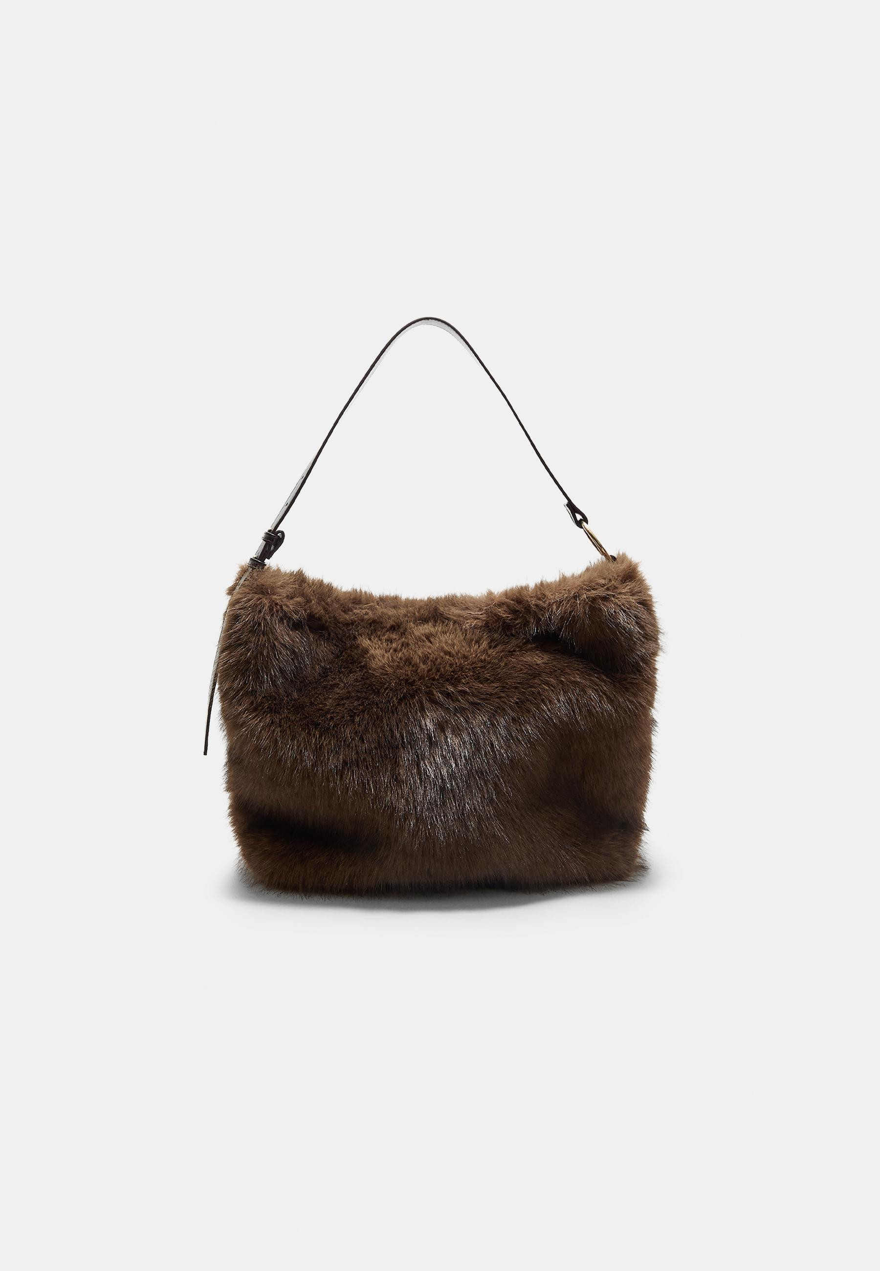 Faux fur shoulder bag - Women's fashion | Stradivarius Nederland | Stradivarius (NL)
