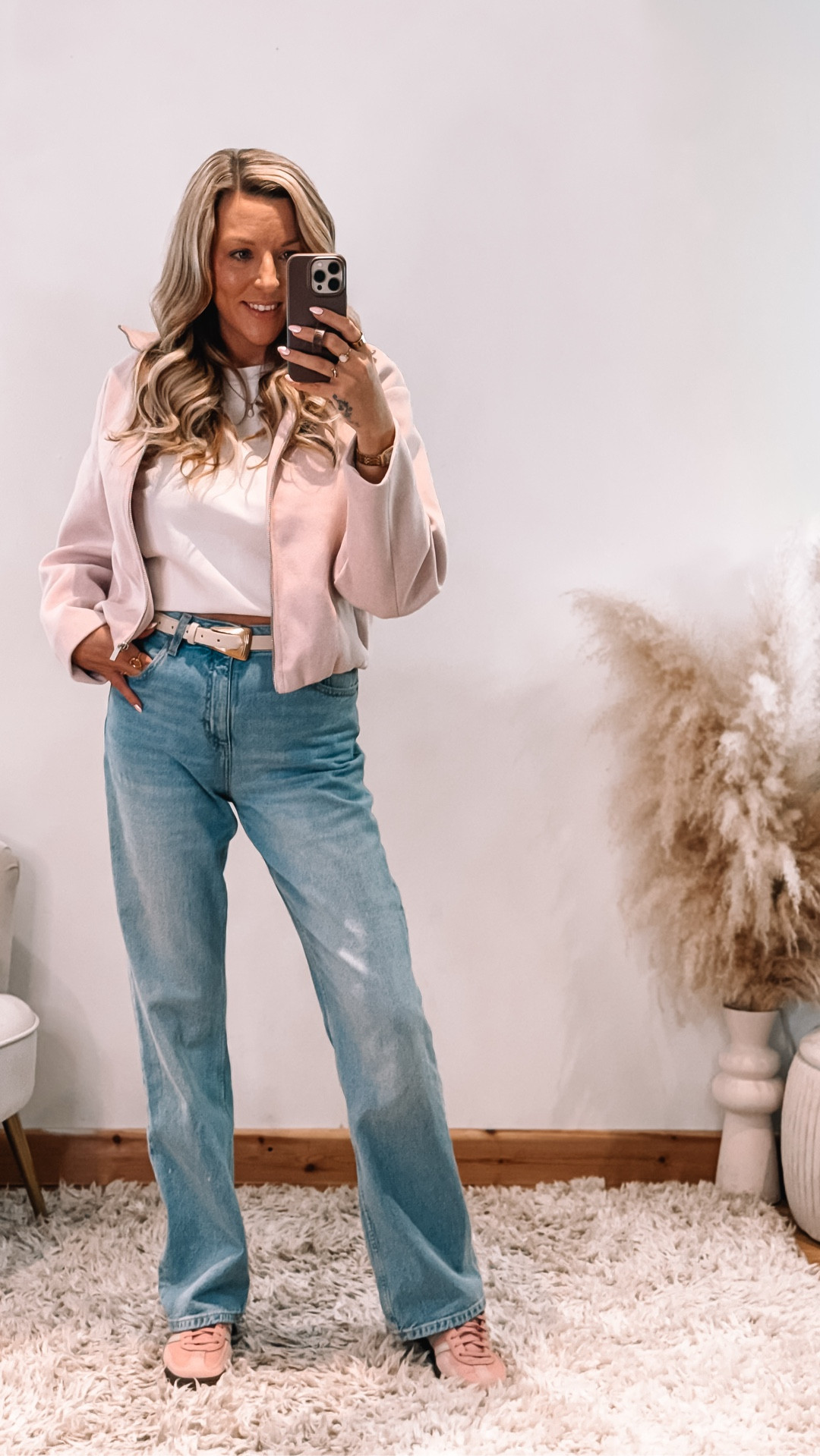 It’s not that you need new clothes.
You just need to start dressing the body you actually have.

Same white tee. Same jeans. Same trainers.
But once I defined my waist, balanced my proportions and added structure?

Completely different outfit.

Most women don’t have a wardrobe problem.
They have a proportion problem.

Before you buy anything new — try this.

Save this for when your outfit feels off 🫶🏽


#LTKSeasonal #LTKootd #LTKgrwm