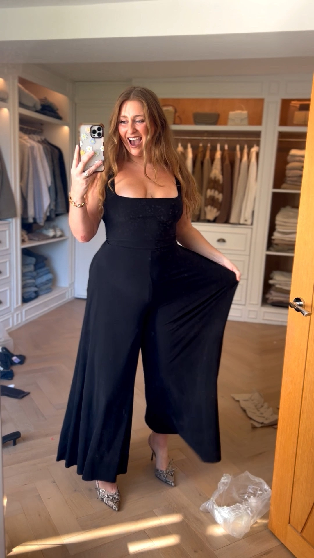 The most high quality, stretchy, bloat friendly REVERSIBLE jumpsuit I’ve ever put on my body 😮‍💨🖤🔥 I’m wearing a size XL

#LTKwinter #LTKautumn #LTKcurves