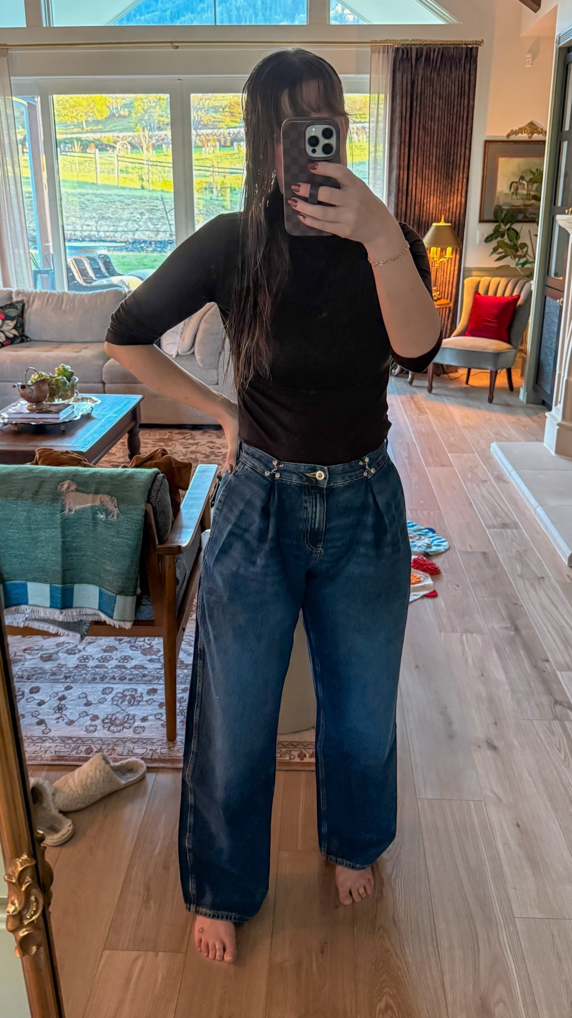 THESE JEANS!! I’m obsessed! 90s vibes but with a modern twist! I sized down which is unusual for @Zara - but just keep that in mind! 

#LTKootd #LTKgrwm #LTKmomlife