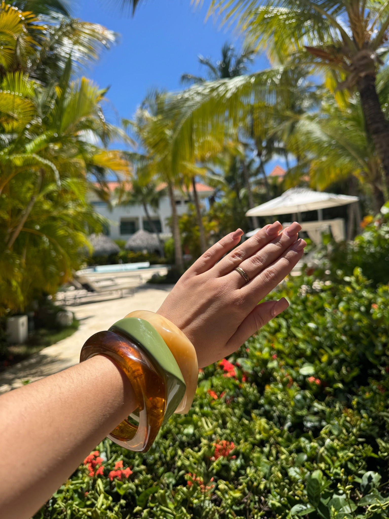 These Amazon bangles are so
Cute for vacation! 🌴💚

#LTKFindsUnder50 #LTKTravel #LTKSeasonal