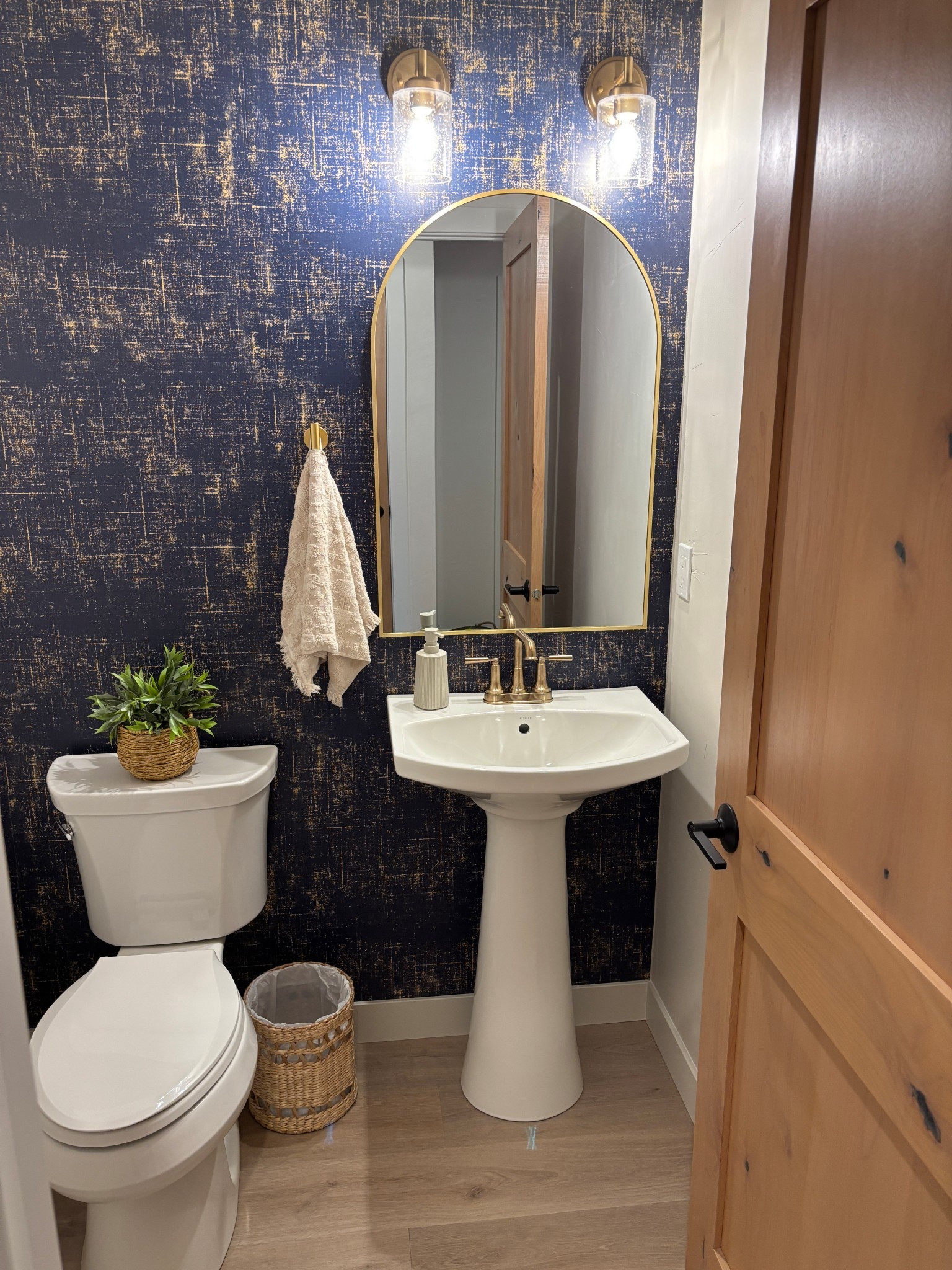 Navy + gold powder room🚰🚽

#LTKHome