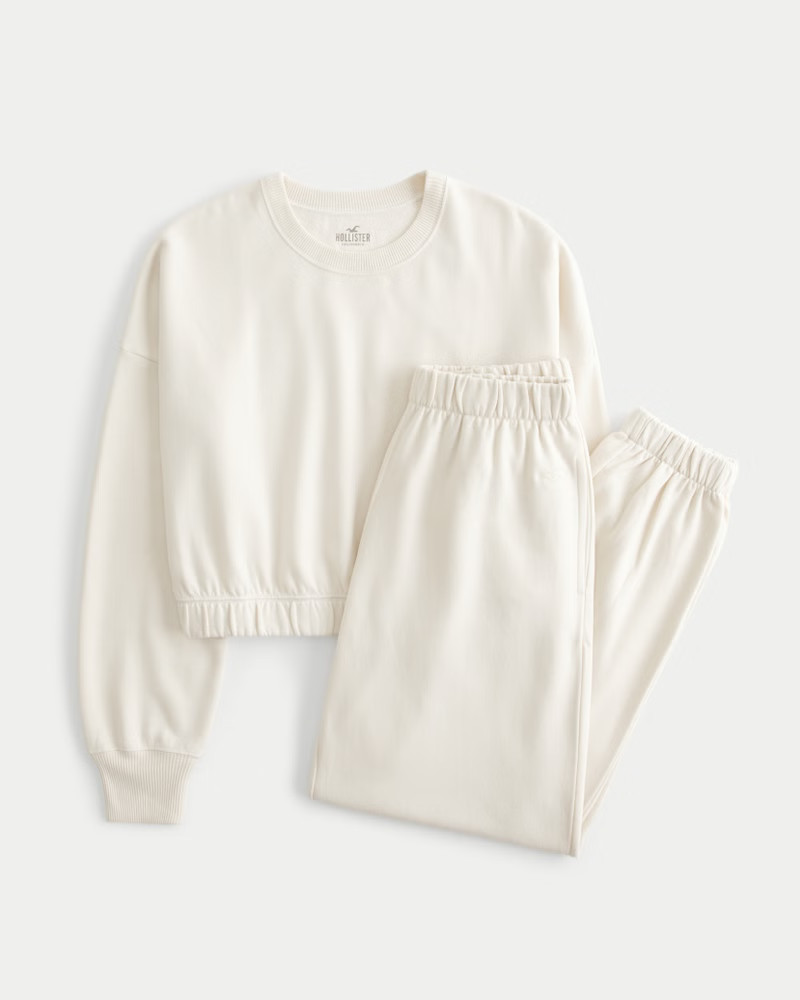 Women's Feel Good Fleece Crew Sweatshirt & Dad Jogger Bundle from Hollister | Hollister (US)