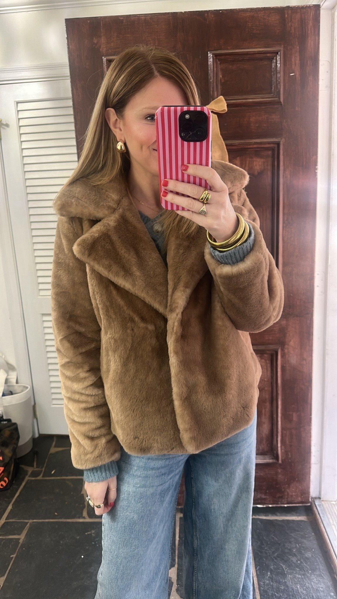 My most worn jacket this winter! It’s soo cozy and warm! In a M.
