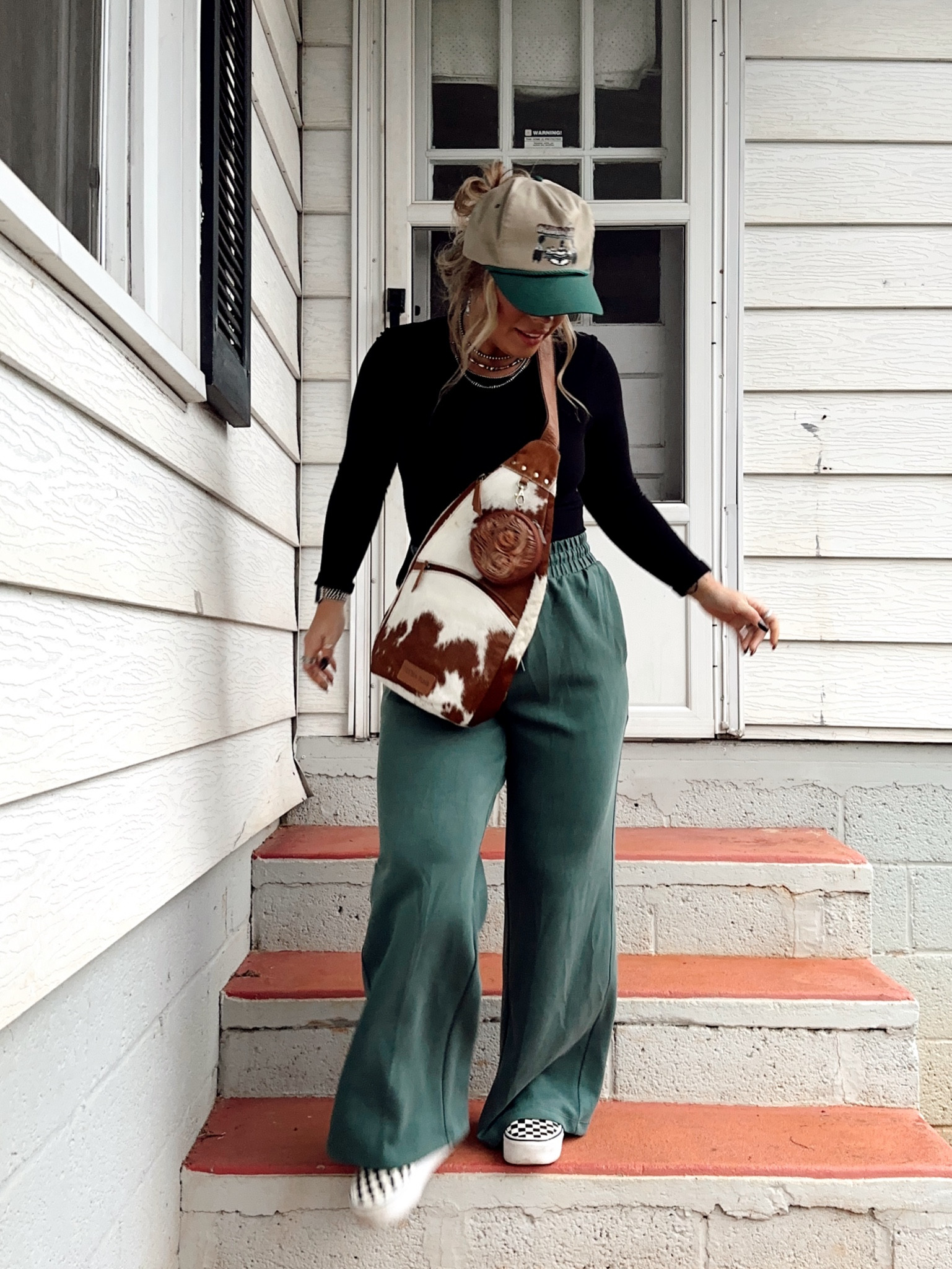 Cutie lil fit 🪶
Hat is vintage from eBay!
Bag is Myra
Coin purse is wrangler