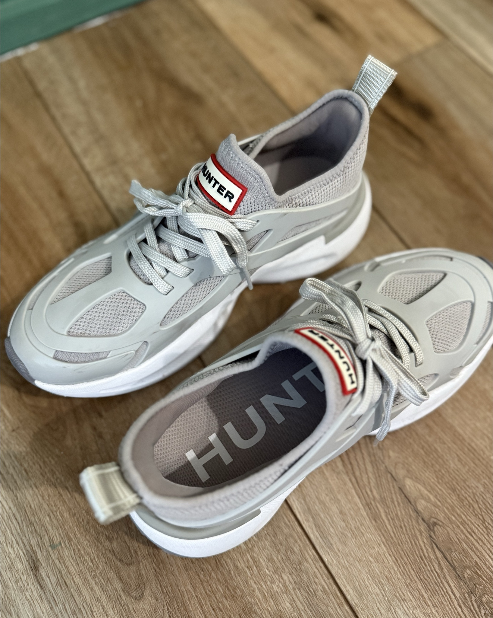 Obsessed with these Hunter sneakers 🩶

#LTKmomlife #LTKActive #LTKootd
