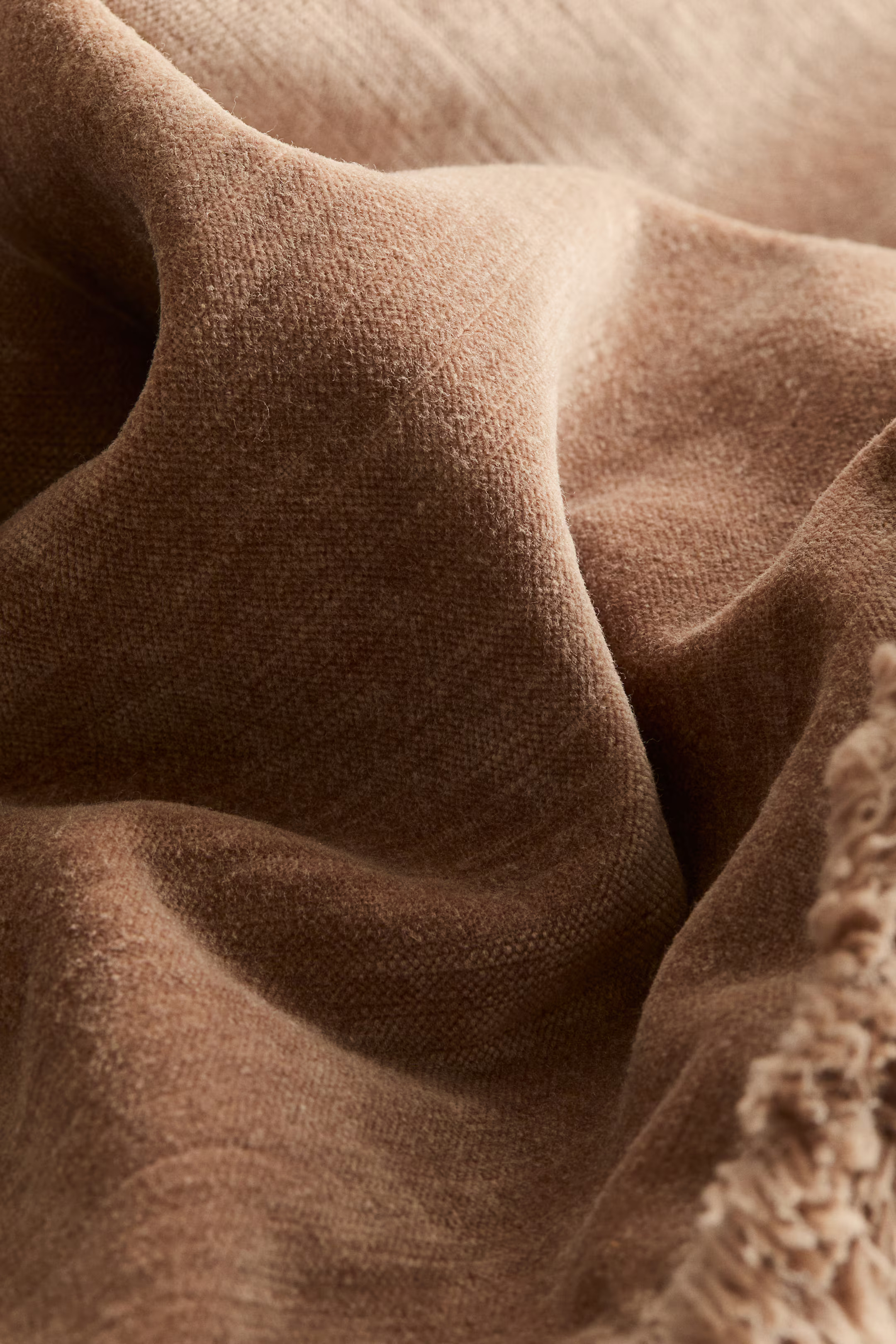 Fringed velvet cushion cover | H&M (UK, MY, IN, SG, PH, TW, HK)