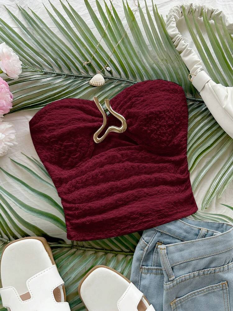 Soleia Women's Vacation White Knit Texture Crop Top With Front Hollow Heart Metal Buckle Decor, Fitted & Slimming Style, Suitable For Party, Date, Afternoon Tea, Beach, Music Festival, Carnival Burgundy | SHEIN