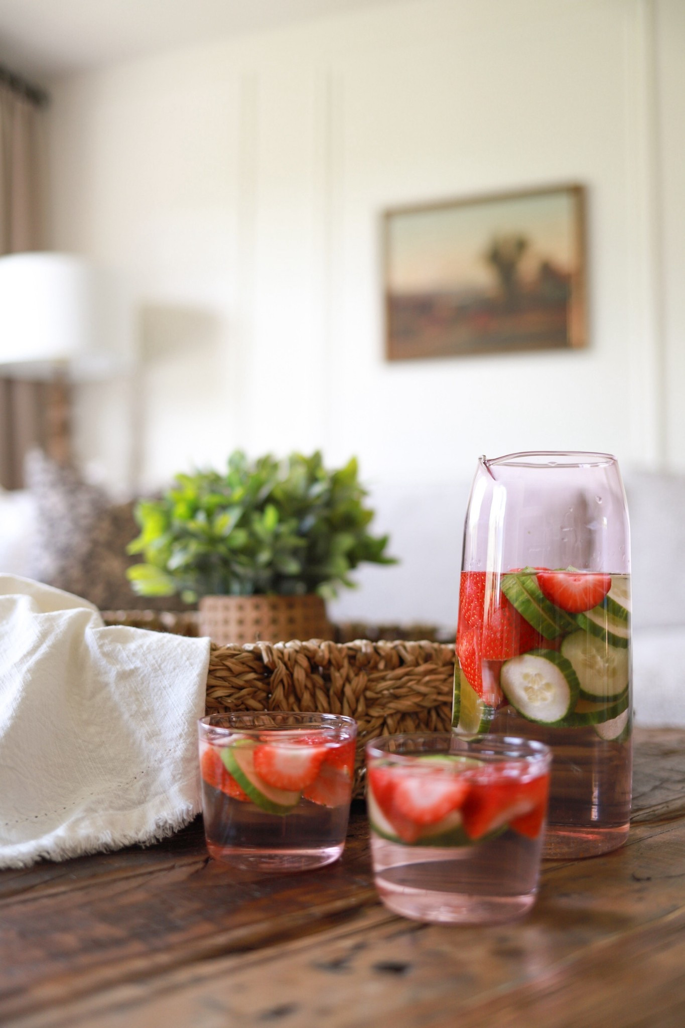 Strawberry-cucumber water tastes even better when served in cute pink glassware, outdoor entertaining should definitely feel this fun! #Ad #WayfairCanada #WayfairCAHome #WayfairCanadaPartner @wayfaircanada