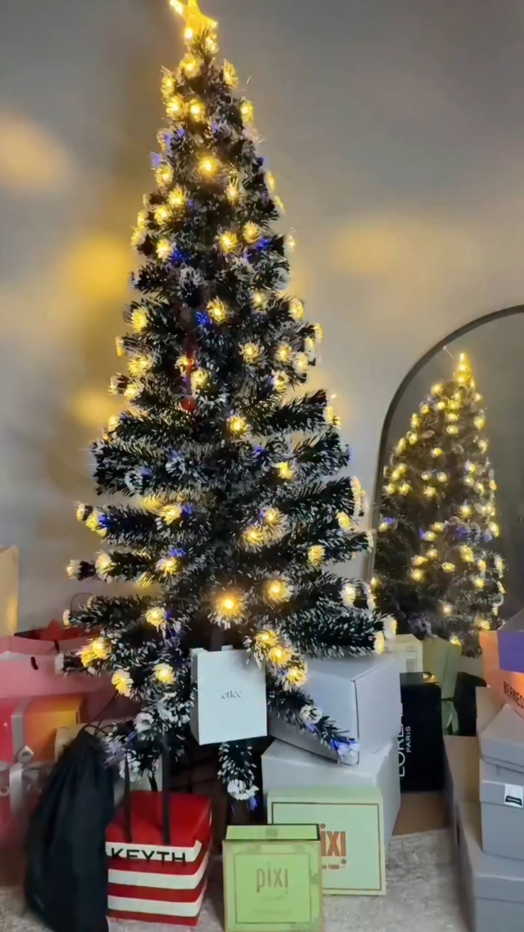 POV: When Christmas and New Year feel extra magical ✨🎄🎁
This holiday season truly reminded me how grateful I am to do what I love.
Being surrounded by creativity, beauty, and generosity — and receiving so many thoughtful gifts from brands I admire — honestly filled my heart 🤍
Thank you for the trust, support, and beautiful surprises:
✨ L’Oréal @lorealparis 
✨ Garnier @garnierusa 
✨ Valentino @valentino.beauty 
✨ Keyth @keythofficial 
✨ Seoul Beauty @seoulbeautyclub 
✨ Armani @armanibeauty 
✨ Redken @redken 
✨ Pixi @pixibeauty 
✨ Miroshnikov @miroshnikov.store 
✨ Berness @bernessshoes 
✨ Olly @ollywellness 
Every gift felt meaningful, inspiring, and motivating as I step into a new year of creating, growing, and sharing. Grateful beyond words 🤍
Which brand should I review first? Tell me in the comments ✨
And thank you to every brand that continues to support my journey 🫶 #gifted
#prgifts
#brandlove
#grateful
#contentcreator
ugccommunity
ugcbeauty
influencerlife
creatorsupport
beautybrands
holidaygifts
christmasgifts
newyeargifts
brandcollaboration
beautyinfluencer
lifestylecreator
nyccreator
thankyoubrands