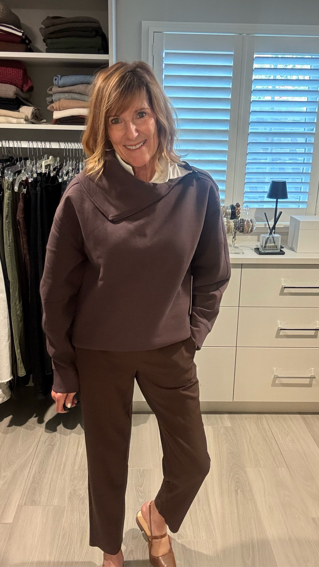 Check this Form Knit Shawl Collar sweatshirt and the Endless high-rise pant. Great for fall golf. We’ve linked more fall golf outfit ideas for you below.￼