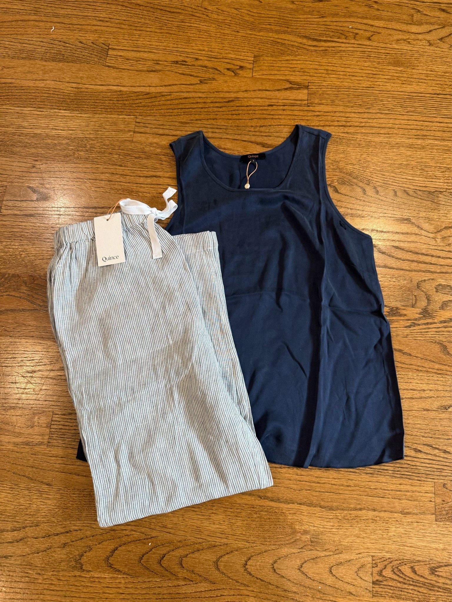 Love these @Quince linen pants and this silk tank!! #quincepartner