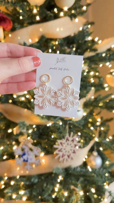 🎁 GAL PAL GIFT: precious handmade jewelry from Etsy! I got these made by ‘Painted Leaf Studio’ and am obsessed with how cute they are. 

Love the delicate gold hardware too. ❄️

#Holiday #jewelry  #Christmas #Snowflakes #ChristmasJewelry #HolidayEarrings #Earrings #Etsy

#LTKGiftGuide #LTKSeasonal #LTKHoliday