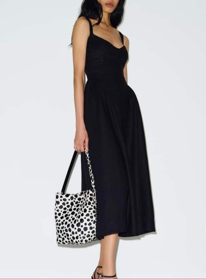 Petite black linen midi dress for short women this summer.Hey I am 4'11/150cm petite fashion expert and I share style tips and fashion for short women.

#LTKPetite #LTKMidsize