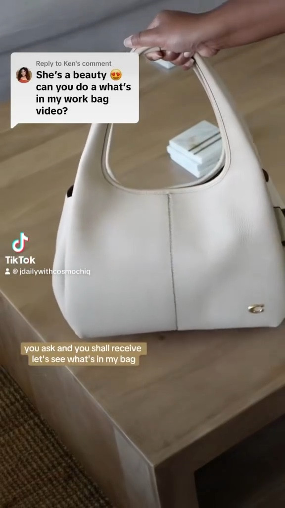 #whatsinmybag ft the #coachlanashoulderbag 

#fall #fallvibes #fallbag

#LTKWorkwear #LTKItBag #LTKTravel