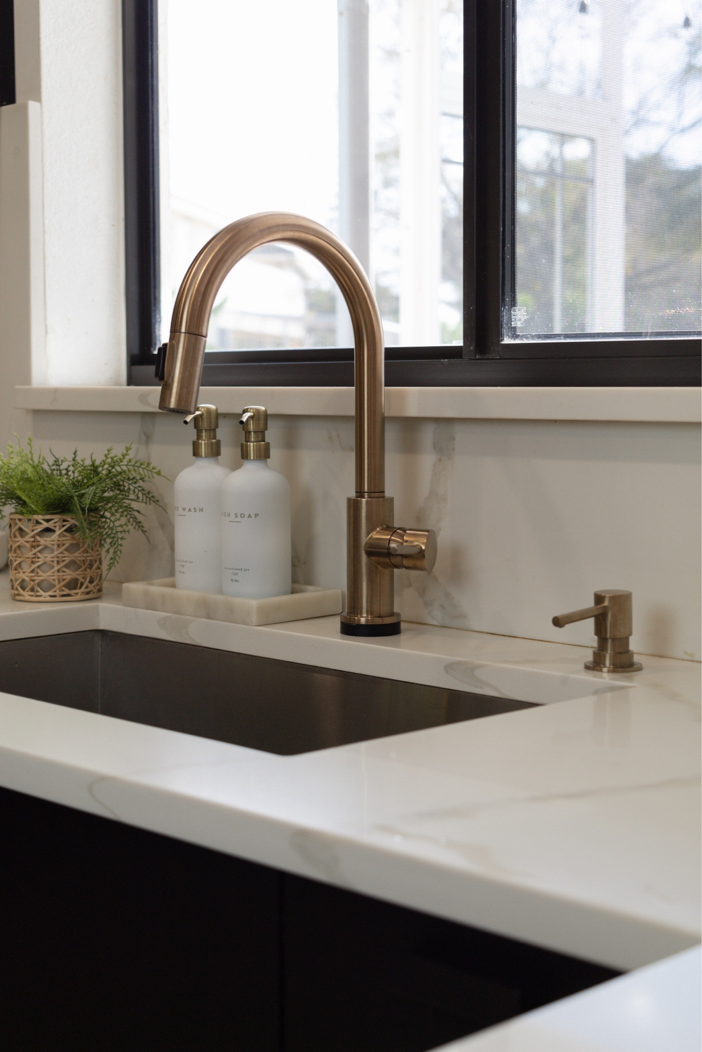 Kitchen Decor

#kitchendecor #cljsquad #amazonhome #organicmodern #homedecortips #kitchenremodel #modernfarmhouse 

#LTKSaleAlert #LTKHome #LTKStyleTip