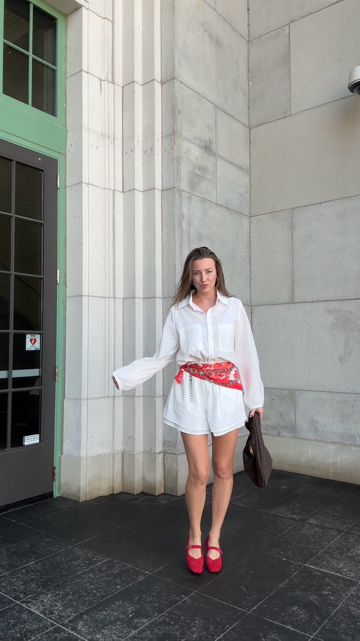 This outfit deserved a moment  @commense.official 

Two Piece Double Lined Shorts Set and Rounded Woven Knotted Suede Bag are perfect for summer 🥥🤎
SPU: OA230422023
SPU: OA241008074

Use my code 12% off for your with my code valenb_12

#commense #commensereview 
What in outfit do you like the most ?