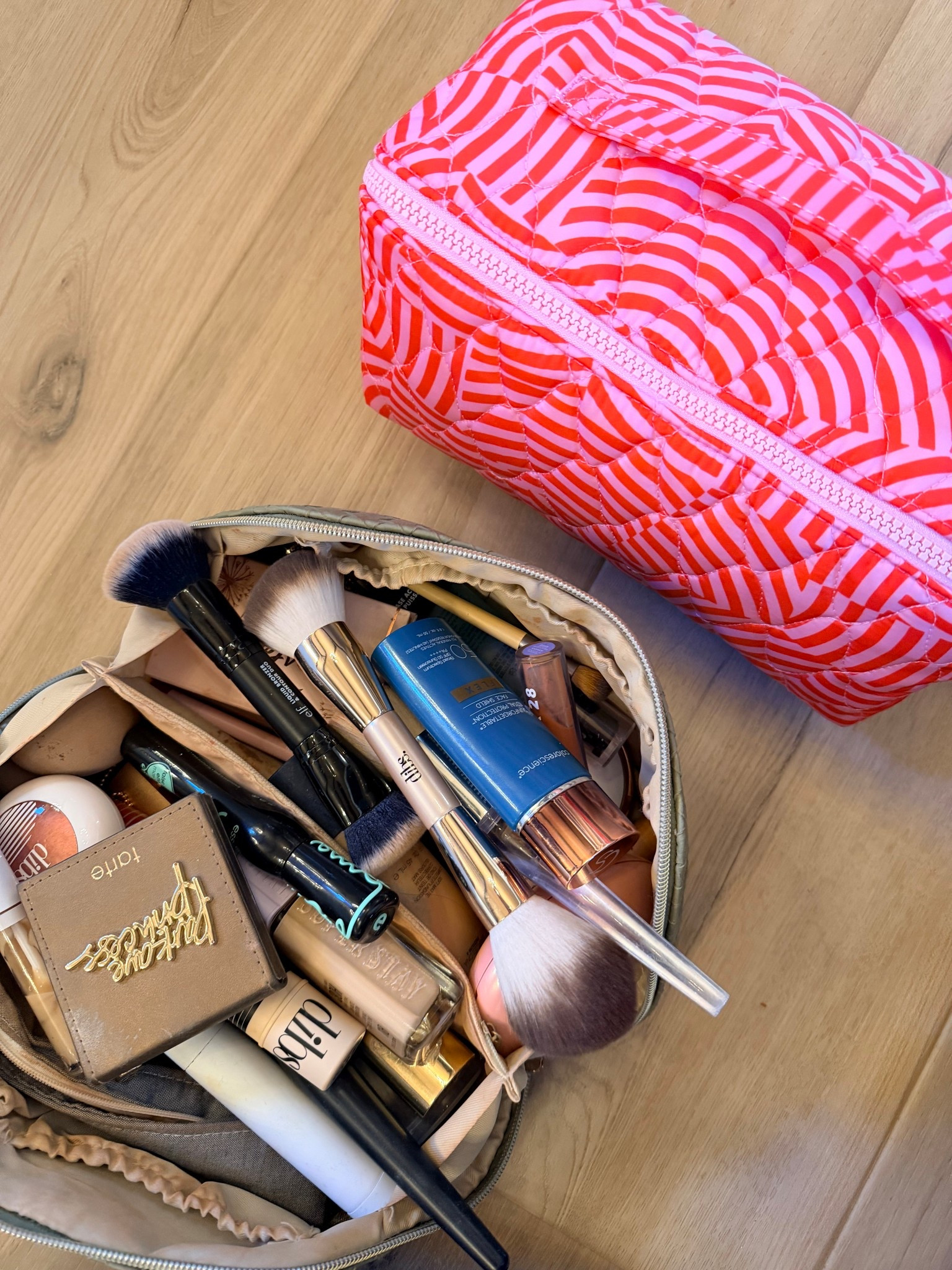 Cutie makeup bag!!

#LTKBeauty #LTKHome #LTKmomlife