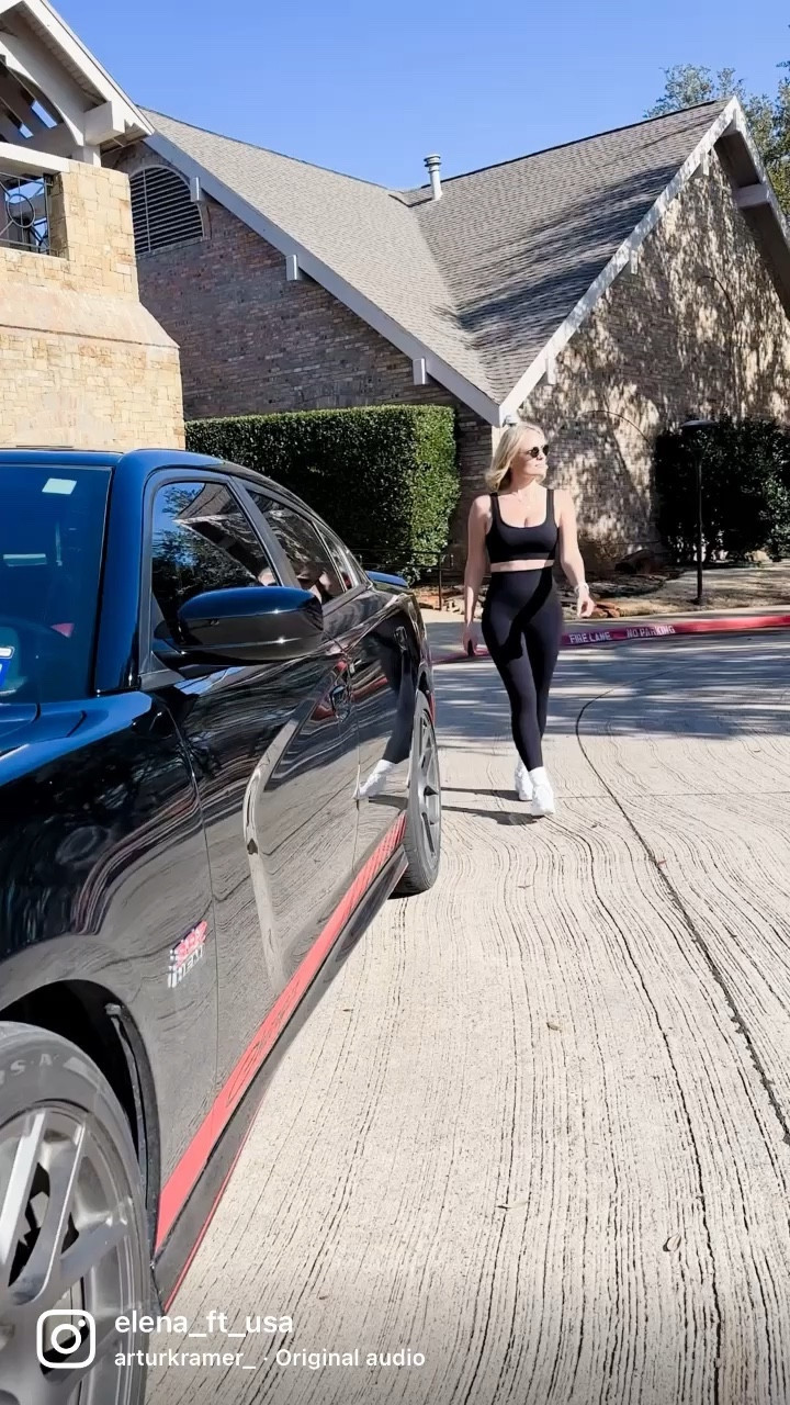 Love this athleisure look!😍

Amazon activewear, Amazon set, leggings, top, activewear, white sneakers Nike