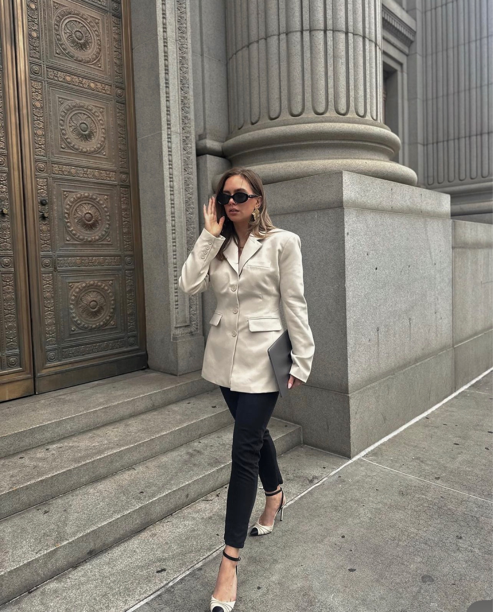 Helsa studio cinched blazer (use code: happy20 for 2% off on revolve) ❤️

#LTKSpringSale #LTKworkwear