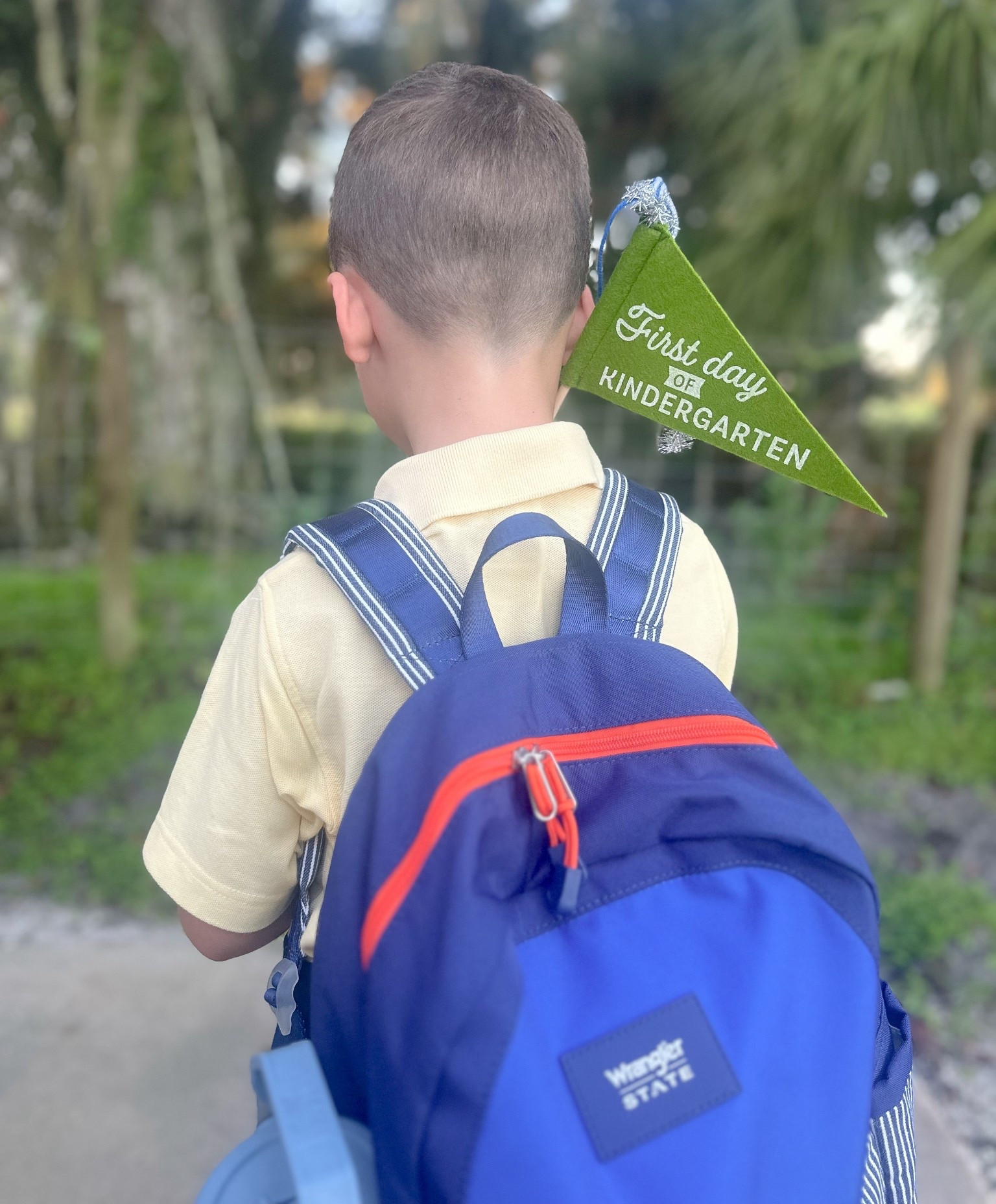 After searching for the perfect backpack all summer, @statebags launched their collab with @wrangler, leaving CP with the perfect orange and blue backpack and lunchbox set for Kindergarten! ✏️💙🧡🤠 #backtoschool #backpack 