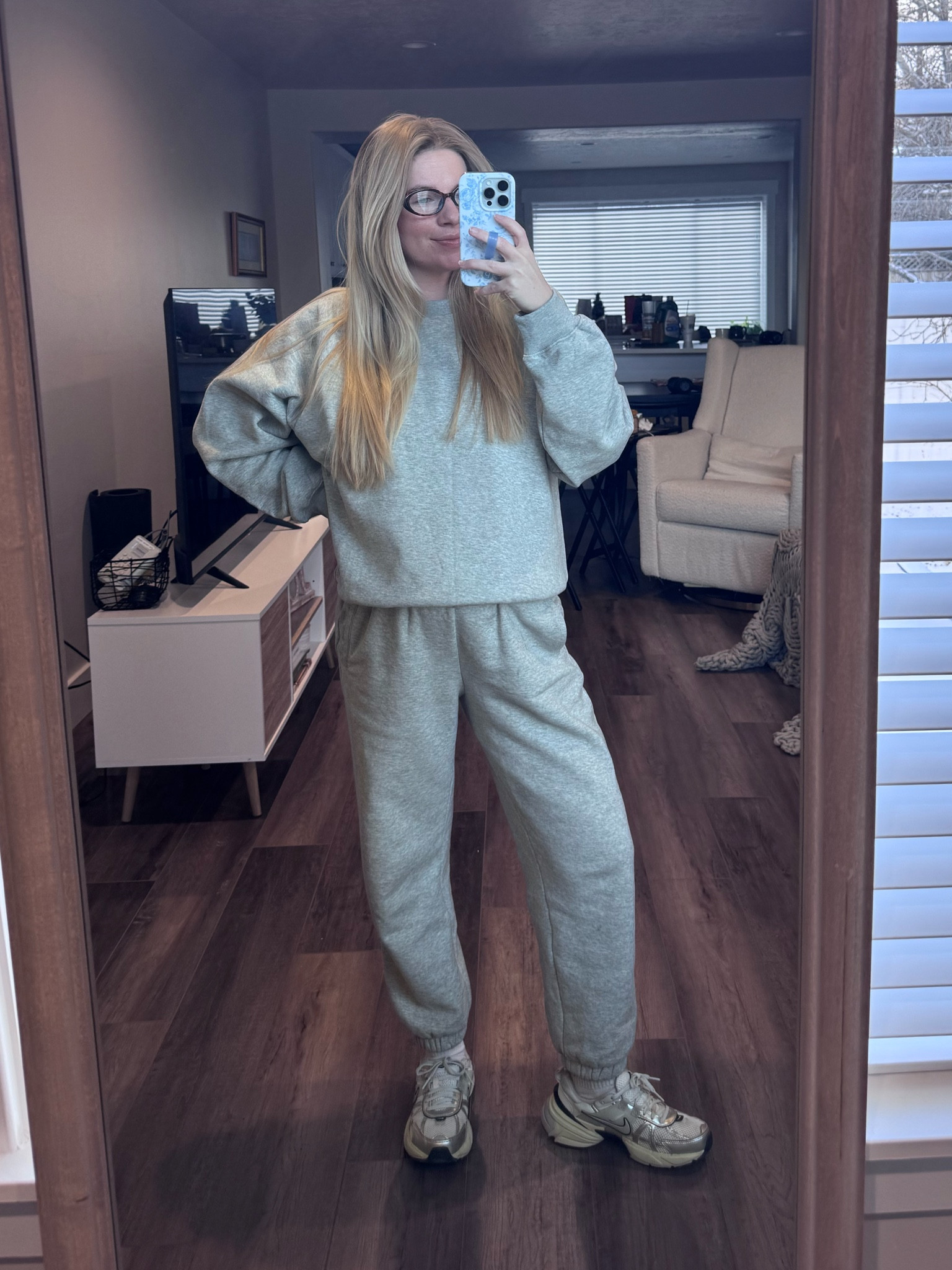 Current favorite sweat set from gap!! Bump friendly 🤍
Small in bottoms 
Medium in top 

#LTKBump #LTKActive #LTKFindsUnder50