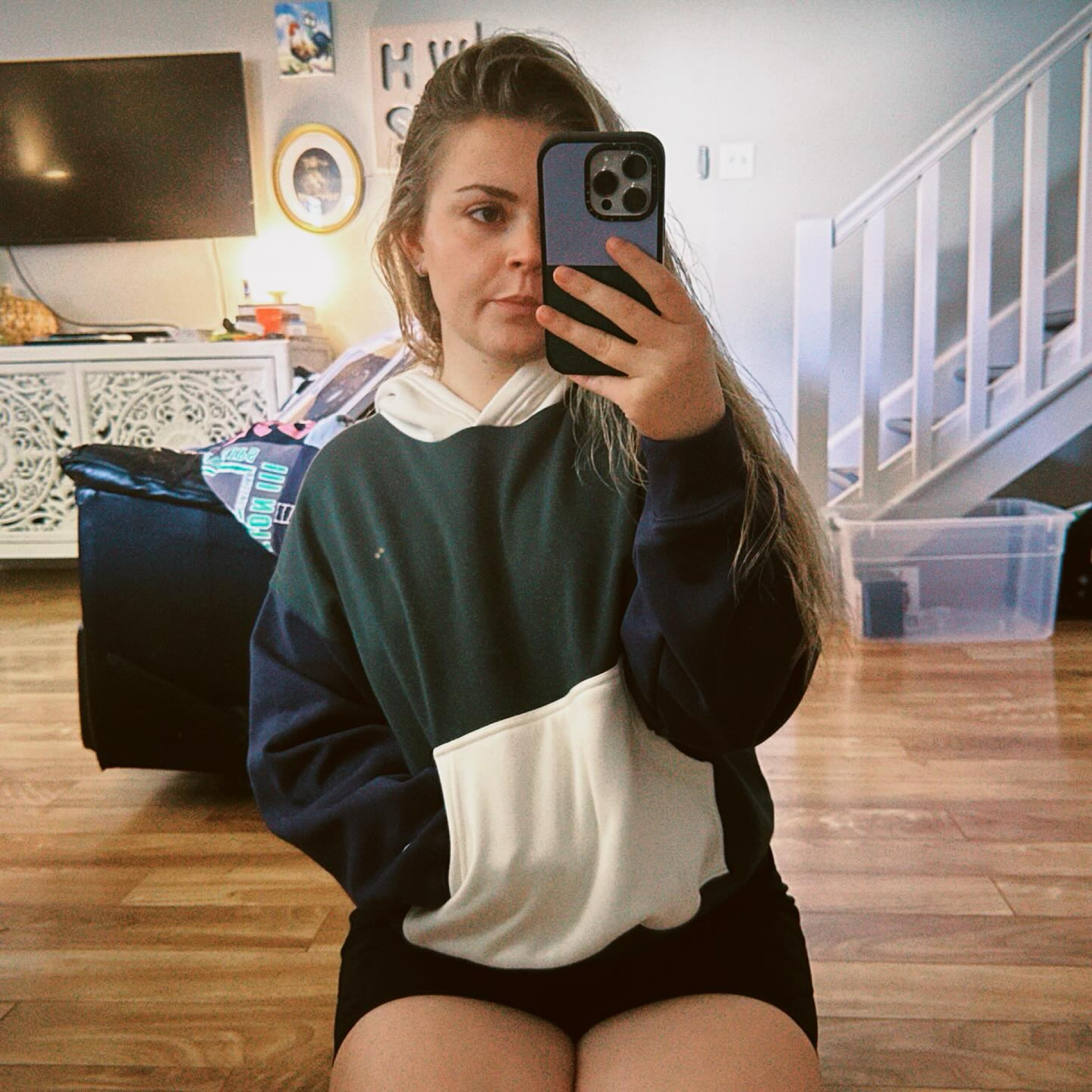 🫐🔫🦢 comfiest hoodie ever and love the color block!

#LTKHome #LTKTravel #LTKMidsize