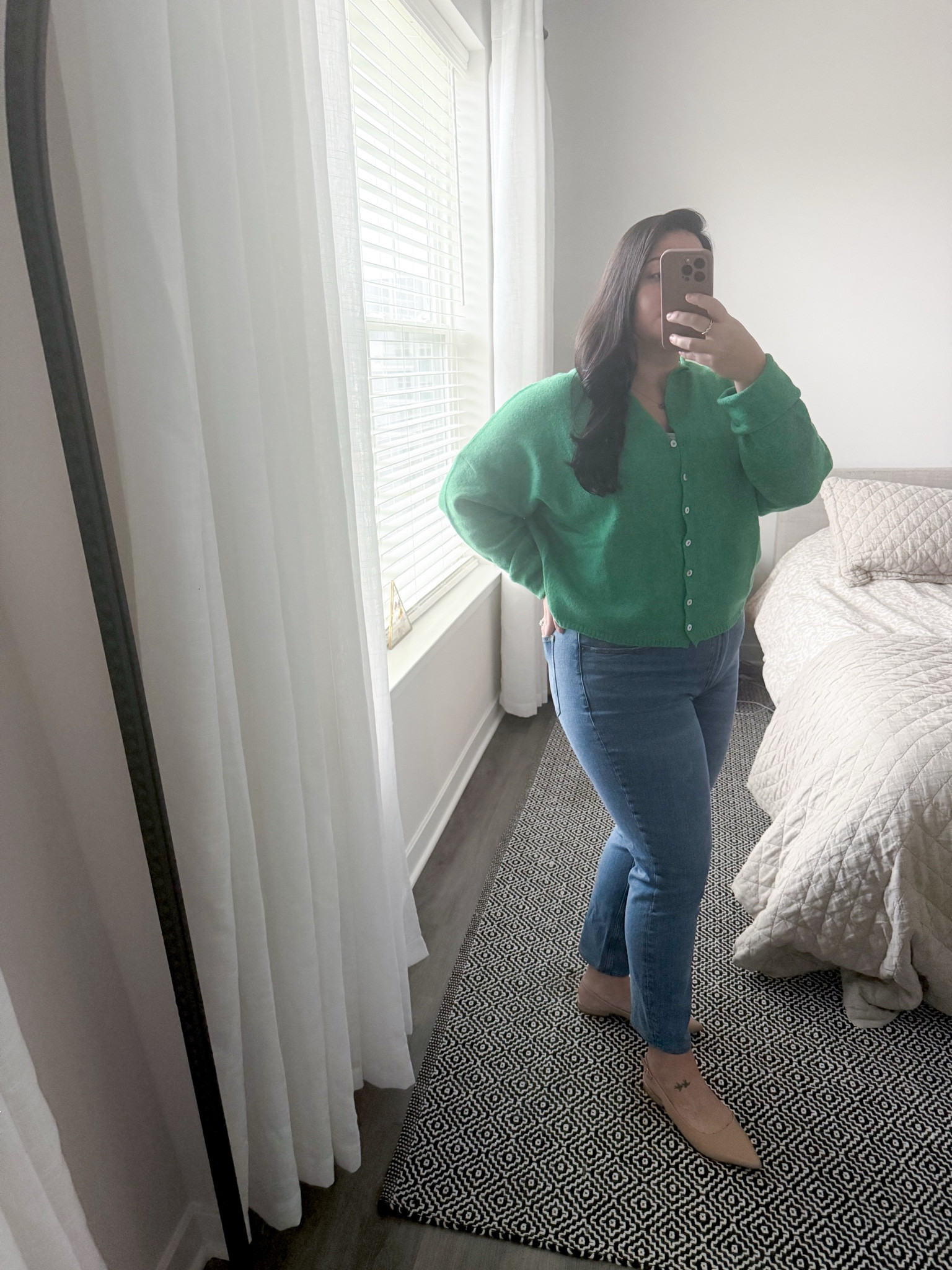 Revived form the drafts! I didn’t realize I missed this fit from December. I got these sweater from Holley Girl and I LOVE it. It’s a very light sweater that I’ll be able to wear all year round to work. Similar linked here.

Shoes are size 8 - tts
Pants are size 31 - tts