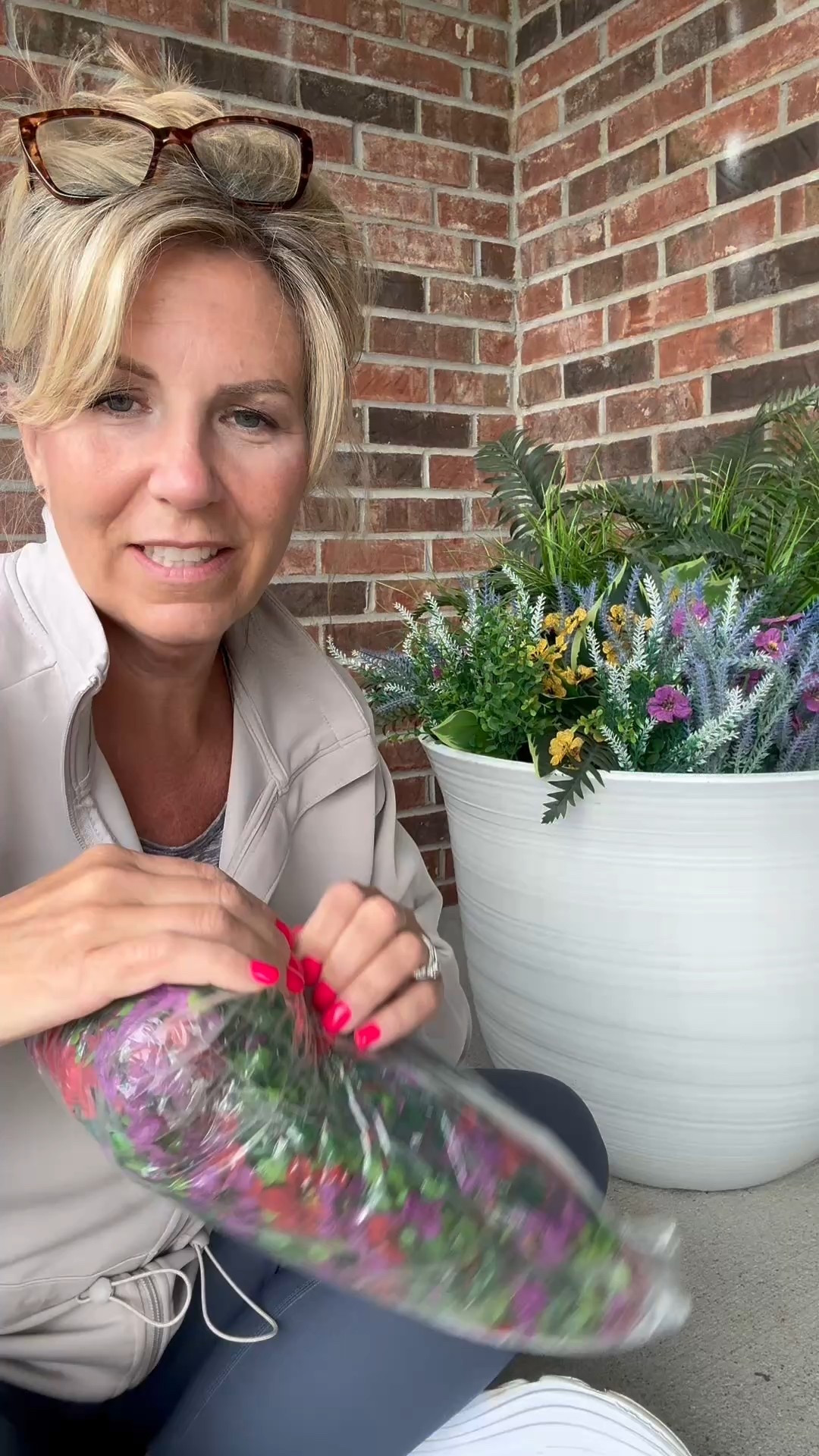Artificial flower review

I shopped and reviews so you don’t have too 

#LTKSeasonal #LTKSummerEdit
