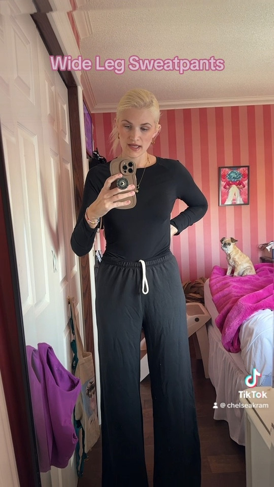 Absolutely unreal sweats! The comfiest ever and tall girl approved! I got them in two colours 😍 #aerie #sweatpants #widelegpants 