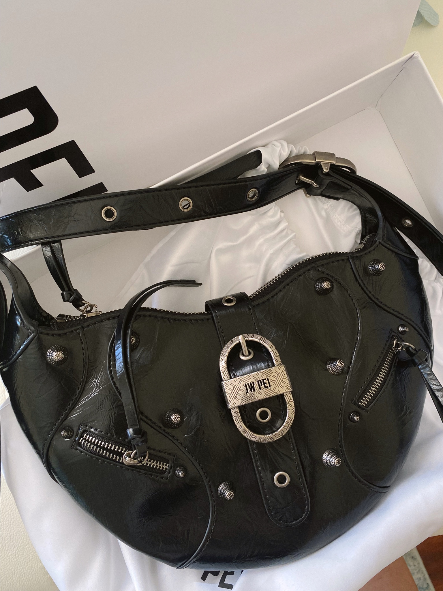 The new jw pei bag Tessa is gorgeous 

#LTKSeasonal #LTKBacktoSchool #LTKFind