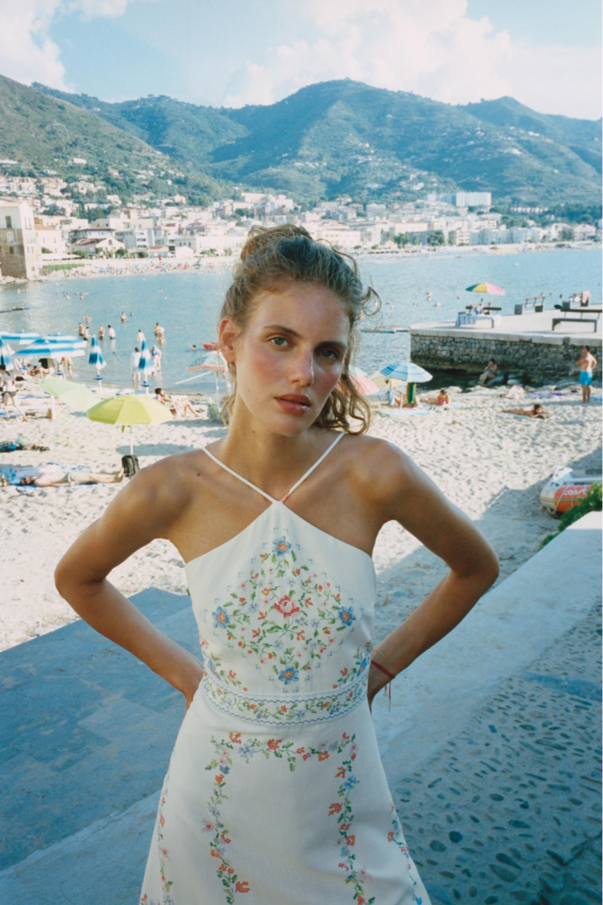 Midi dress made of linen. Halter neck with adjustable thin straps. Interior lining. Back hidden i... | Zara US