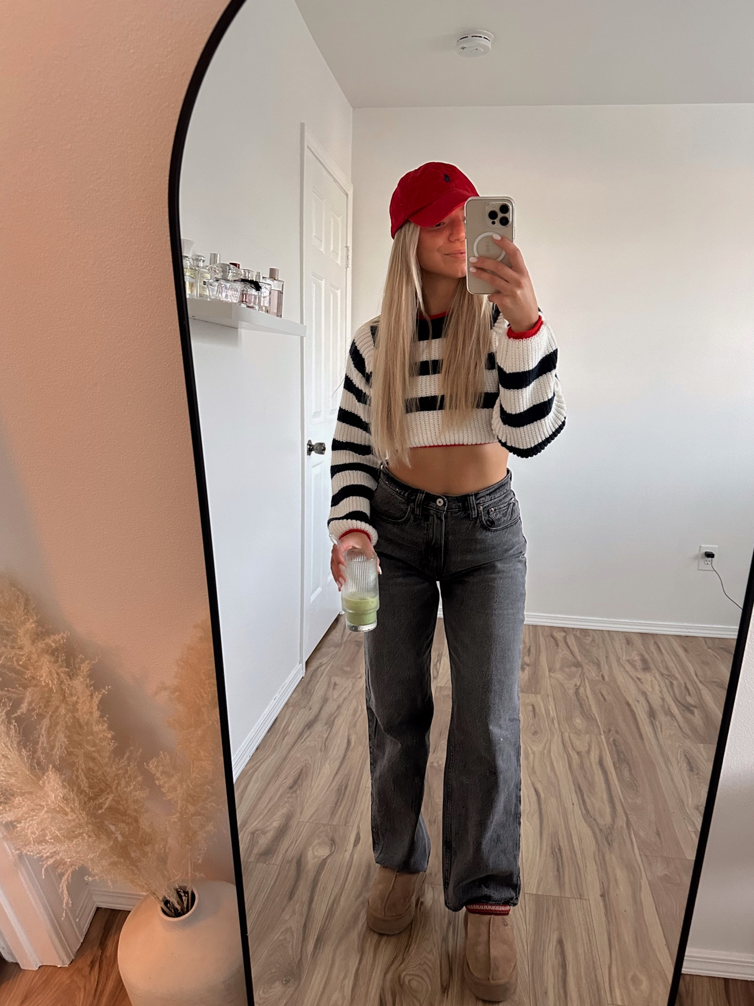 Obsessed with the grey denim wash🩶
Wearing a size 26 regular length 