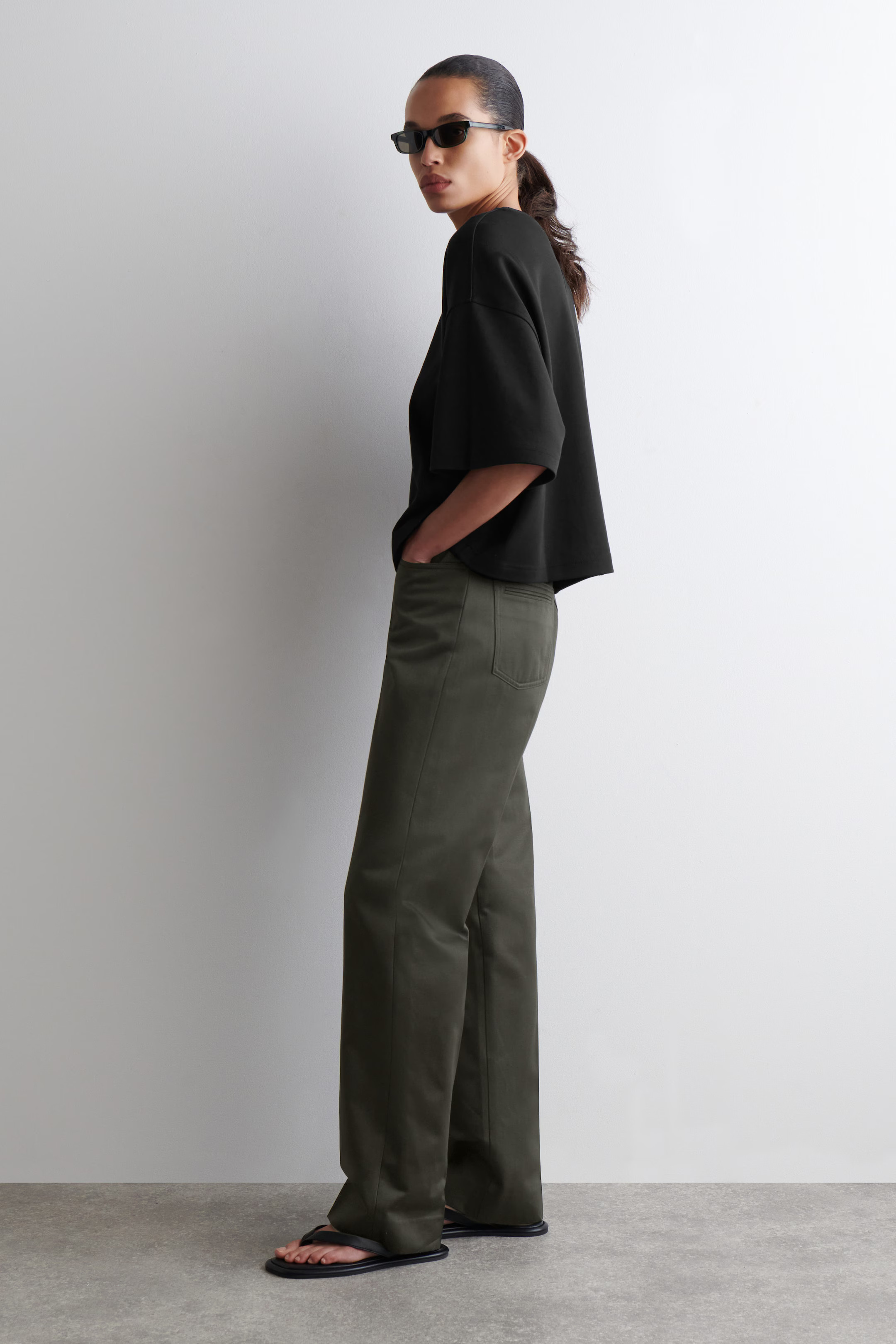 OVERSIZED BOXY T-SHIRT - BLACK | COS | COS (EU)